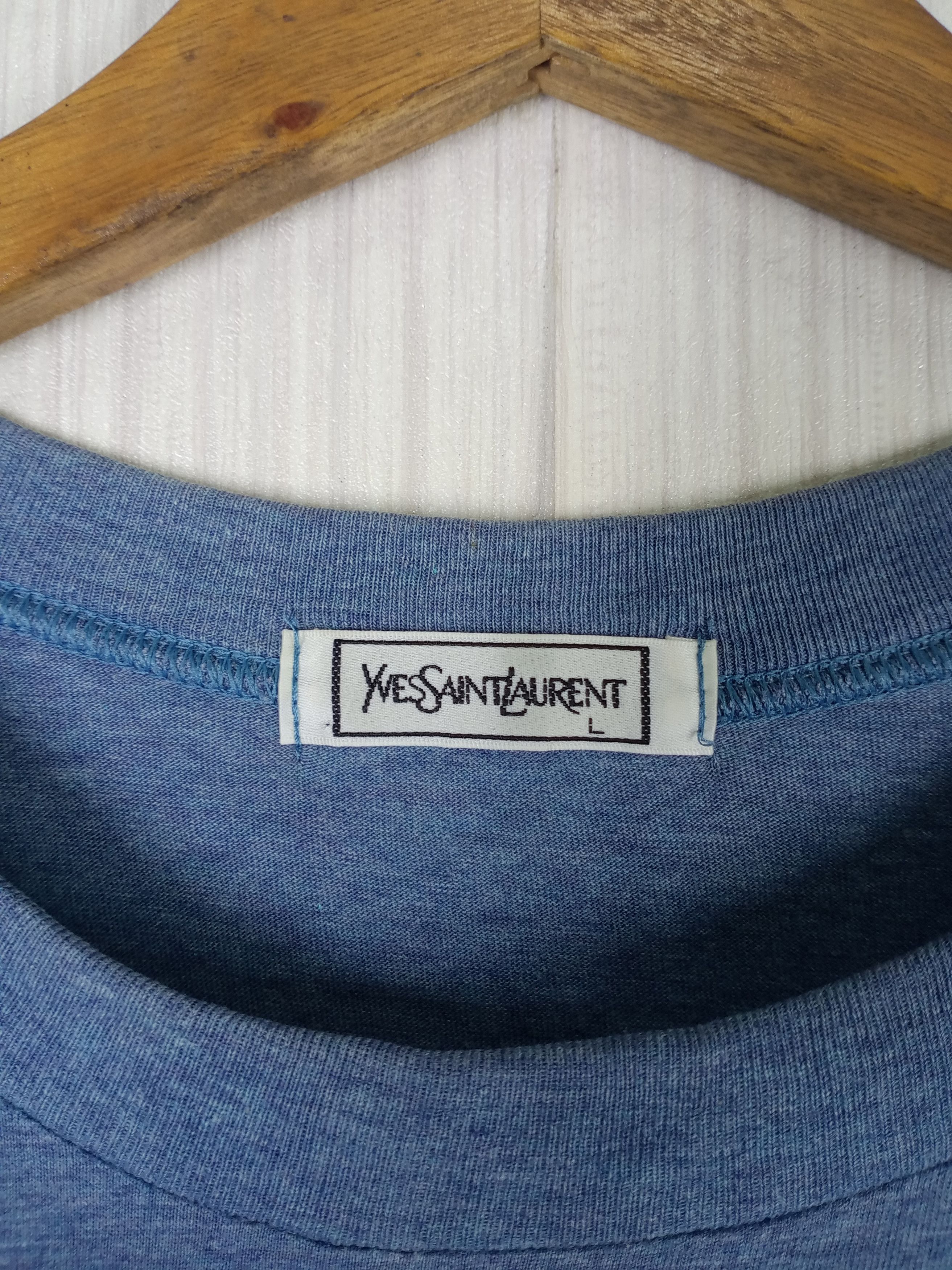Yves Saint Laurent RARE VINTAGE YVES SAINT LAUREN SMALL LOGO TSHIRT Size US L / EU 52-54 / 3 - 3 Thumbnail