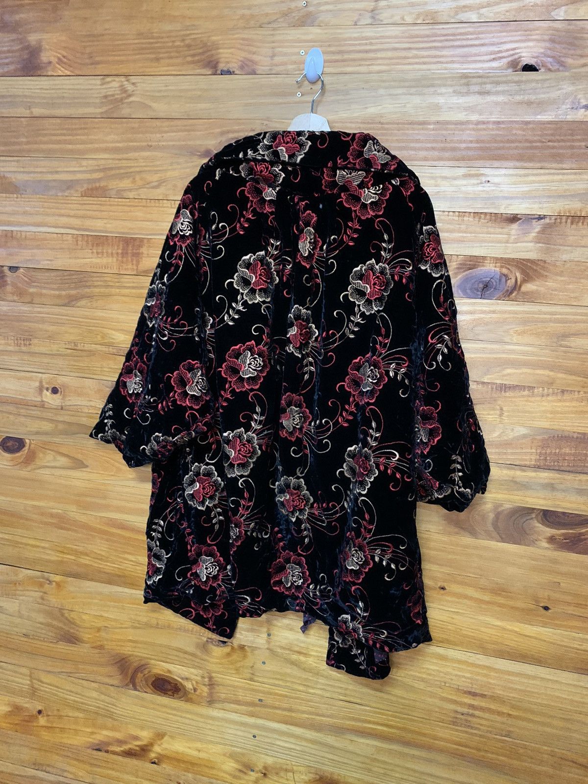 Japanese Brand × Vintage Vintage Embroidered Flowers Velvet Kimono Cardigan Size US M / EU 48-50 / 2 - 6 Thumbnail