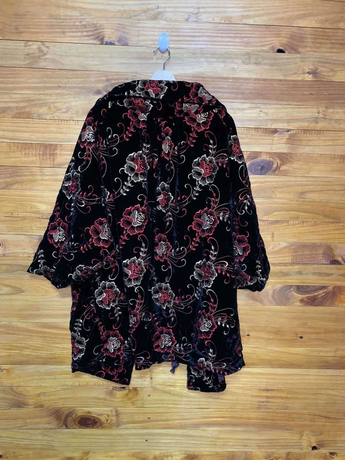 Japanese Brand × Vintage Vintage Embroidered Flowers Velvet Kimono Cardigan Size US M / EU 48-50 / 2 - 5 Thumbnail