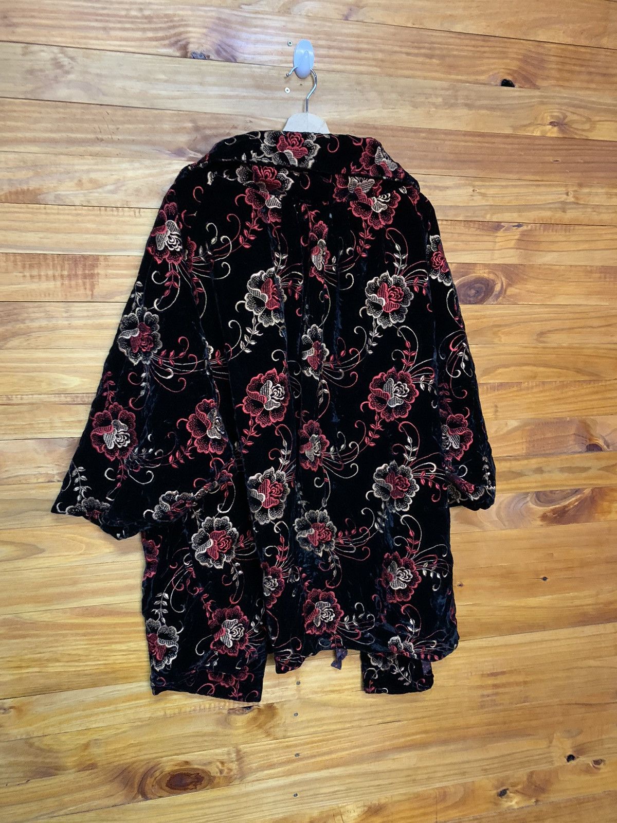 Japanese Brand × Vintage Vintage Embroidered Flowers Velvet Kimono Cardigan Size US M / EU 48-50 / 2 - 7 Thumbnail