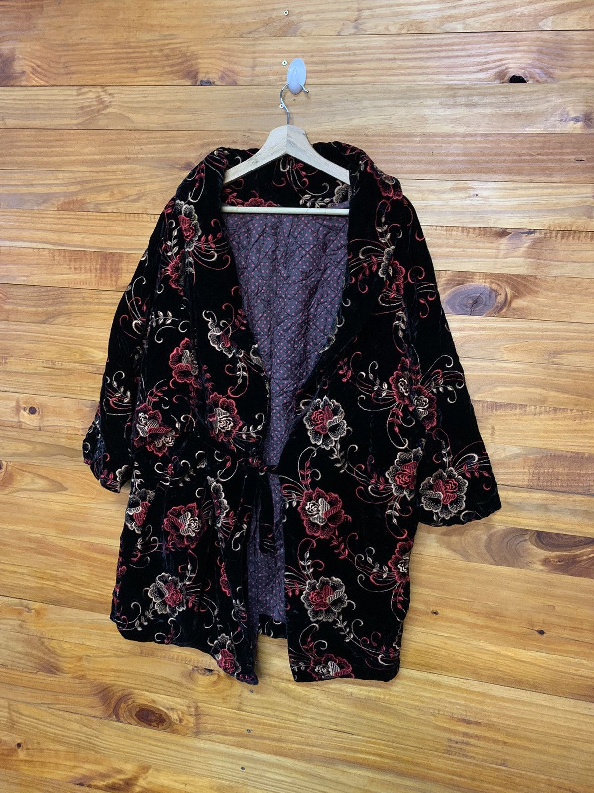 Japanese Brand × Vintage Vintage Embroidered Flowers Velvet Kimono Cardigan Size US M / EU 48-50 / 2 - 2 Thumbnail