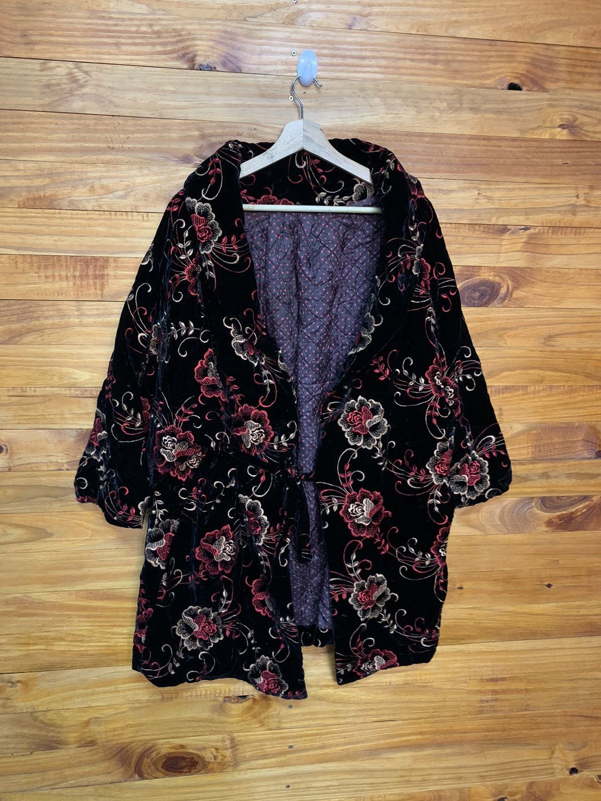 Japanese Brand × Vintage Vintage Embroidered Flowers Velvet Kimono Cardigan Size US M / EU 48-50 / 2 - 3 Thumbnail