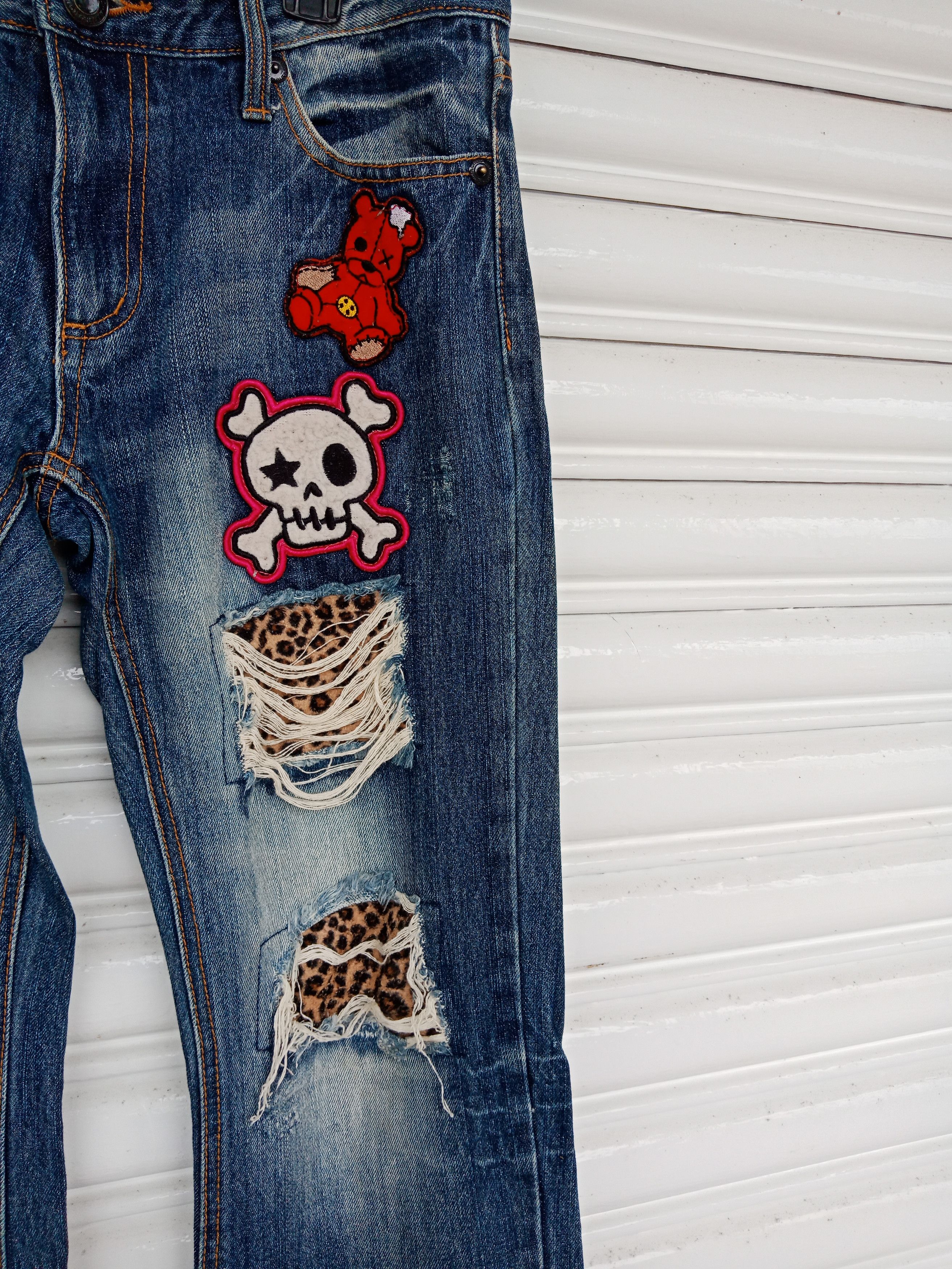 In The Attic Japanese Brand Patches Leopard Distressed Denim Size US 32 / EU 48 - 7 Thumbnail