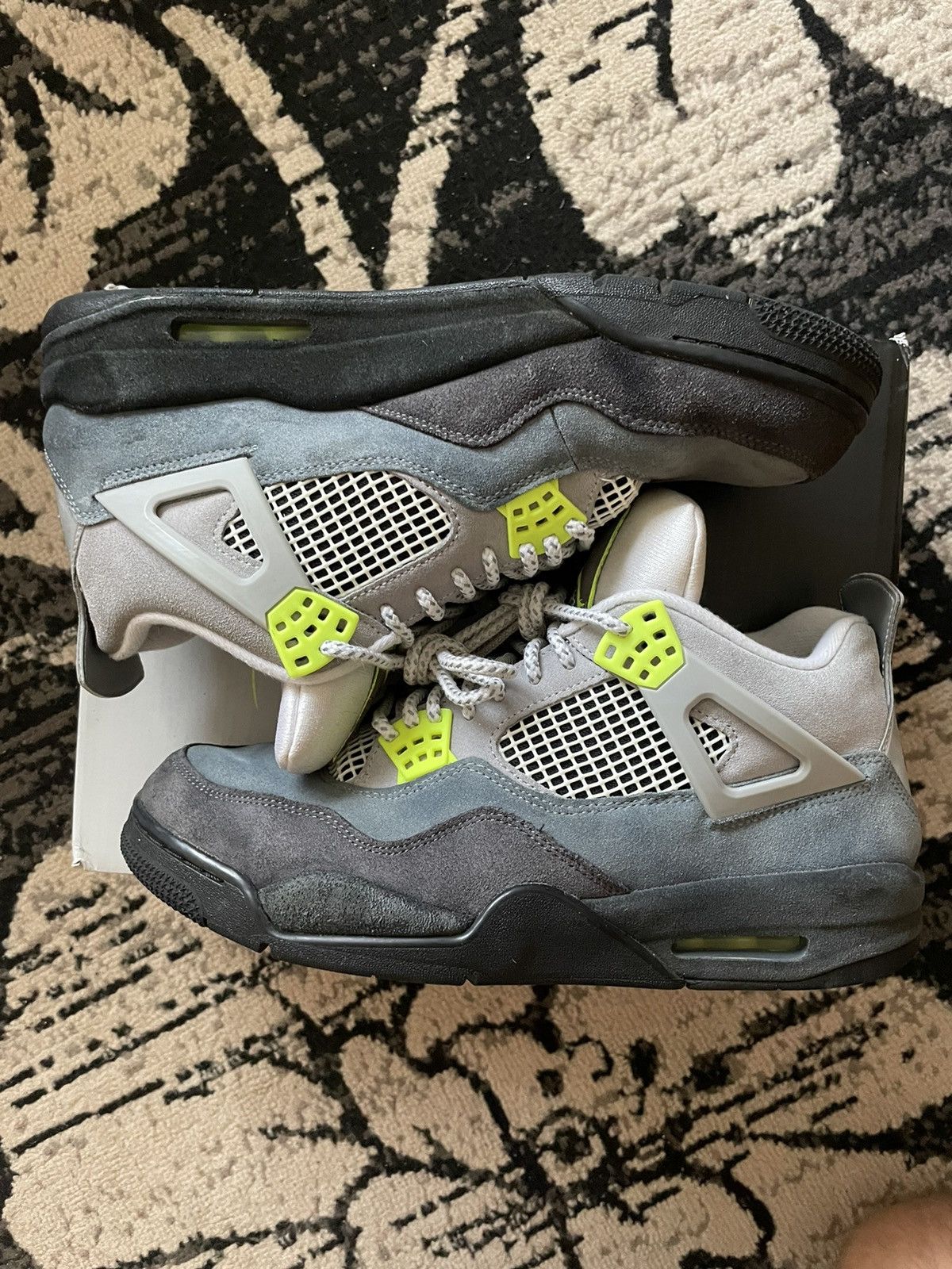 Jordan Brand Air Jordan 4 Retro LE Neon 95 Size US 11 / EU 44 - 1 Thumbnail