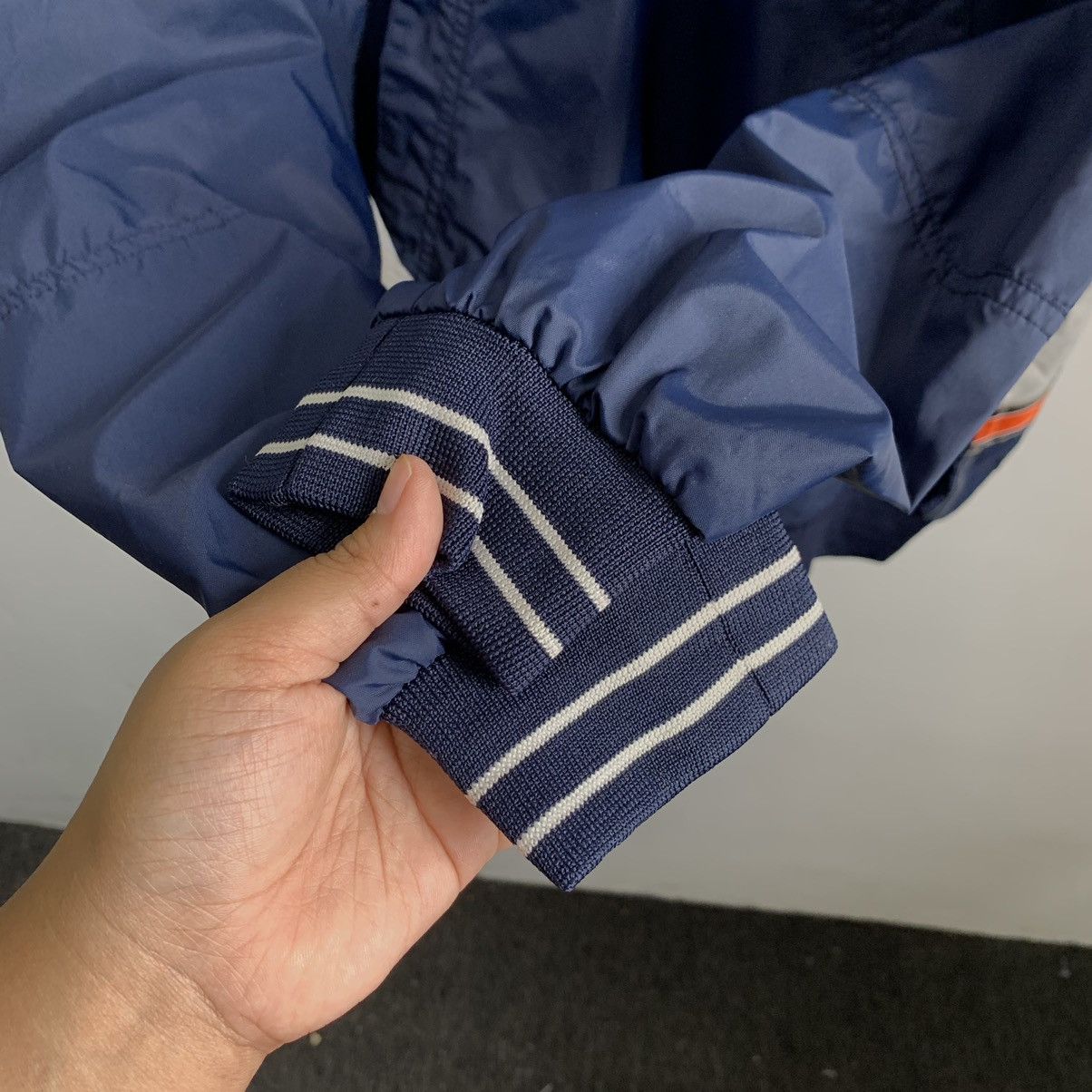 Nike Vintage Nike Centre Swoosh pullover windbreaker Size US L / EU 52-54 / 3 - 5 Thumbnail