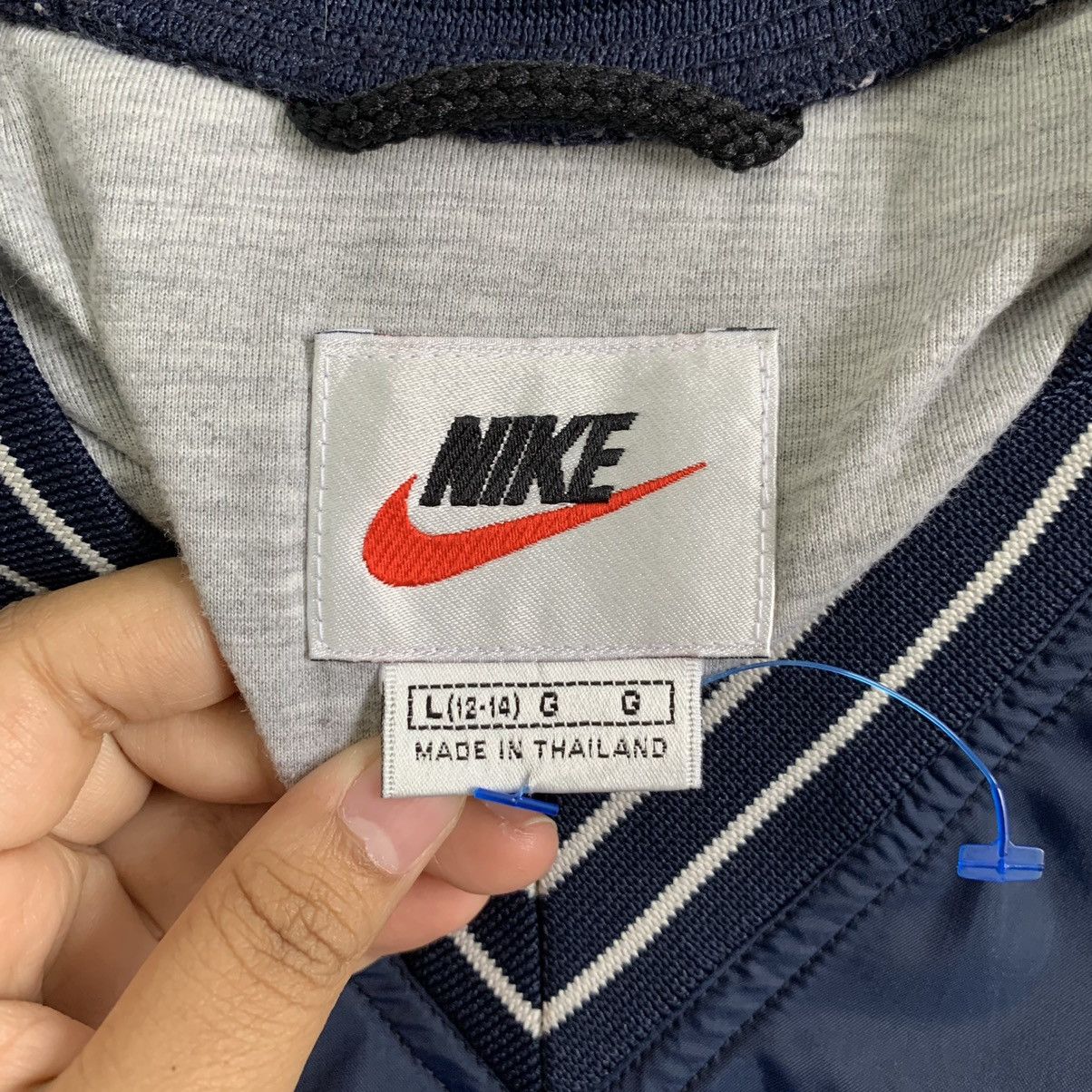 Nike Vintage Nike Centre Swoosh pullover windbreaker Size US L / EU 52-54 / 3 - 3 Thumbnail