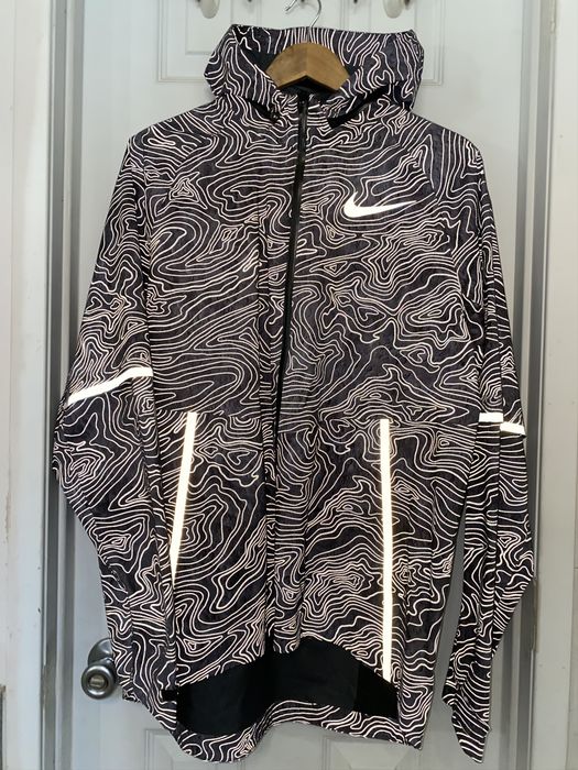 Nike winter solstice store reflective running jacket