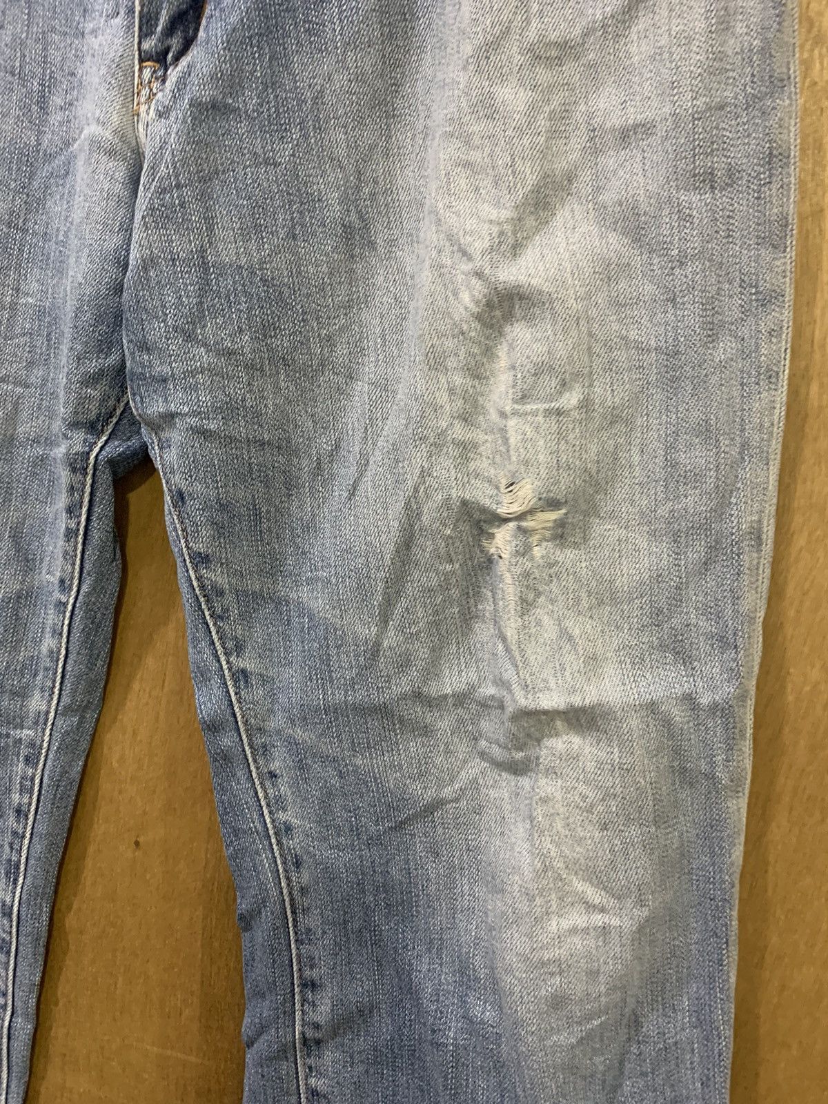 Japanese Brand × Uniqlo UNIQLO Vtg 90s Rugged Women Stonewash Distressed Denim Jeans Size US 34 / EU 50 - 9 Thumbnail