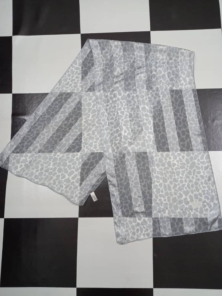 Bill Blass Bill Blass Scarf / Shawl Size ONE SIZE - 6 Thumbnail
