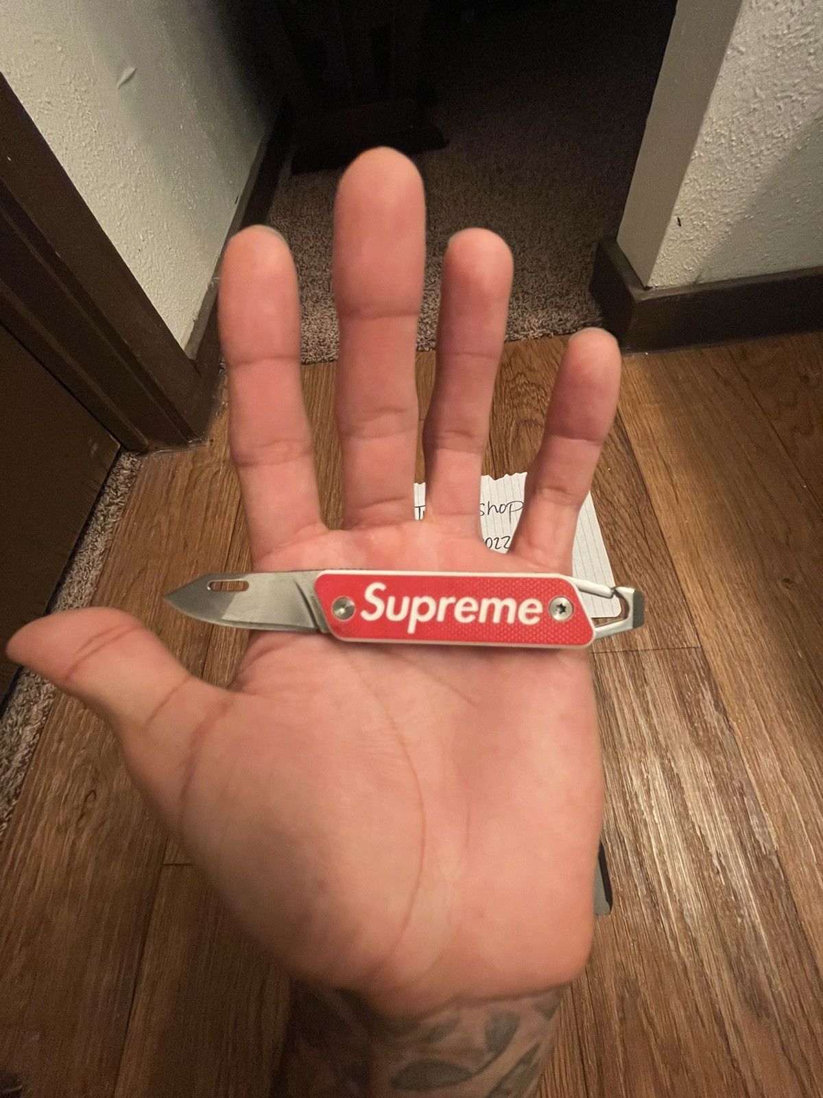 Supreme てろ TRUE Modern Keychain knife red