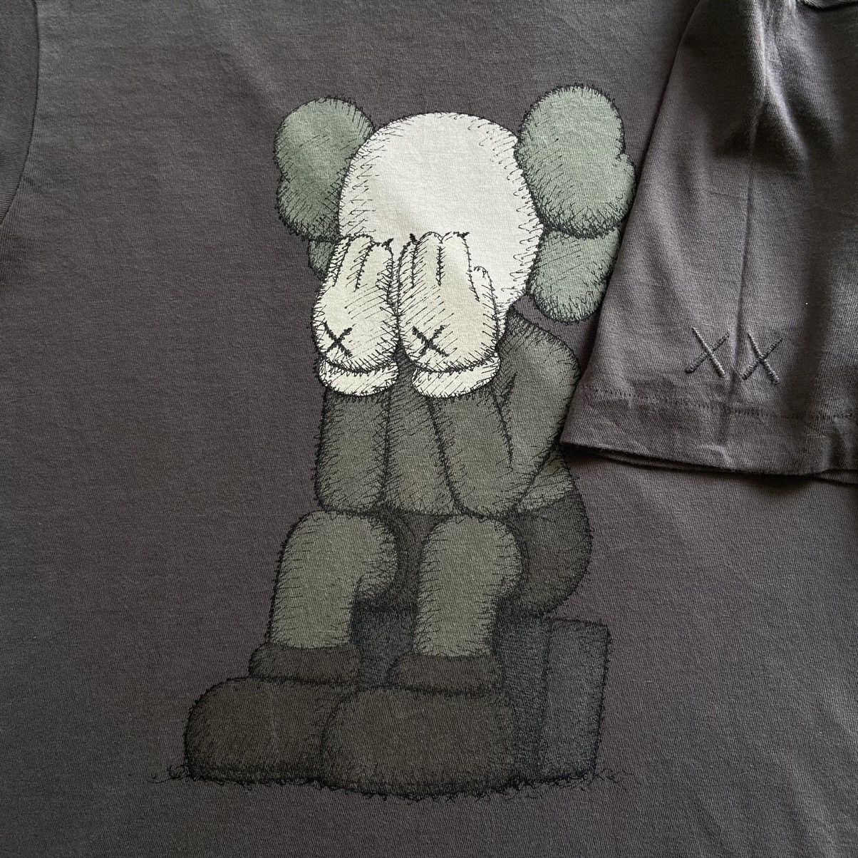 Kaws × Uniqlo 💰SENDOFFER💰 Kaws X Uniqlo 2016 Passing Through Tee Size US M / EU 48-50 / 2 - 2 Thumbnail