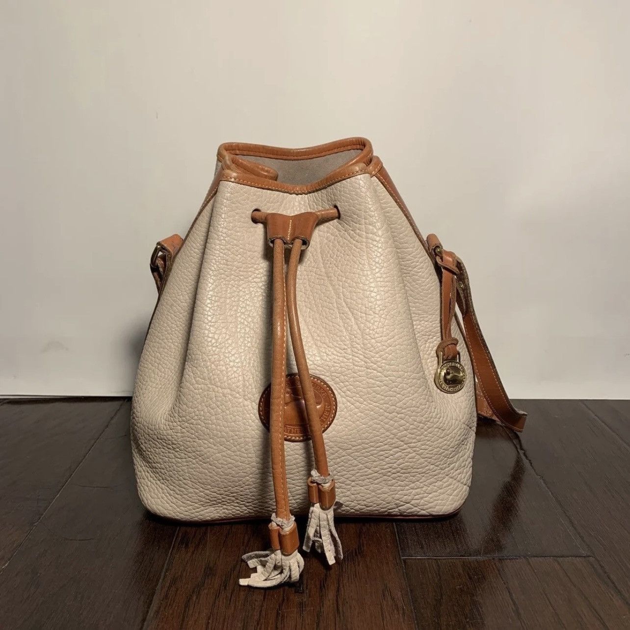 Vintage Dooney Bourke A4-258864 Bucket Shoulder Bag