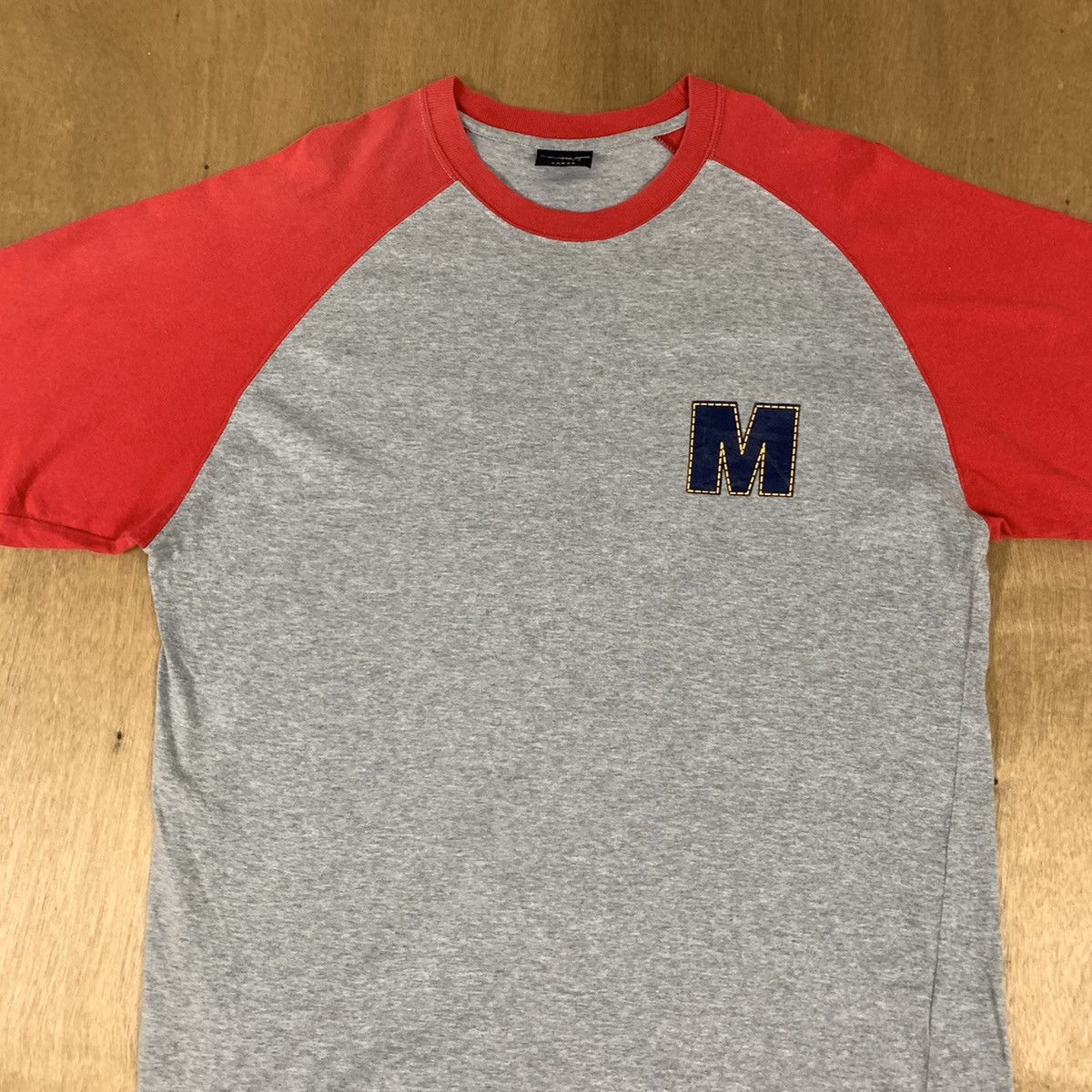 Mickey Mouse × The Letters Vintage 90s MICKEYMOUSE Letterman Raglan Summer Surf Tshirt Size US L / EU 52-54 / 3 - 3 Thumbnail