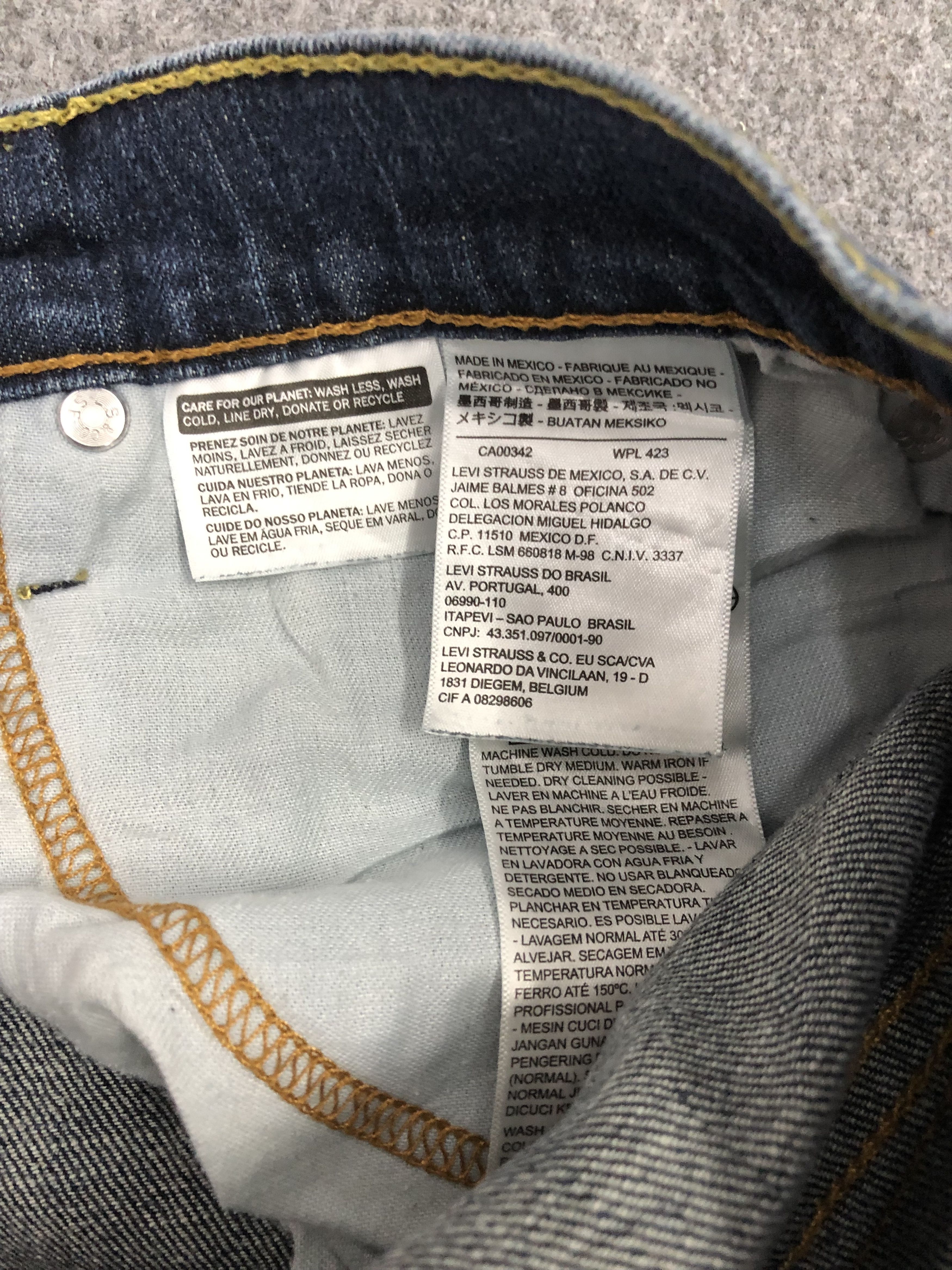 Levi's RARE Vintage Levis 541 Ripped Denim DP1131 Size US 35 - 6 Thumbnail