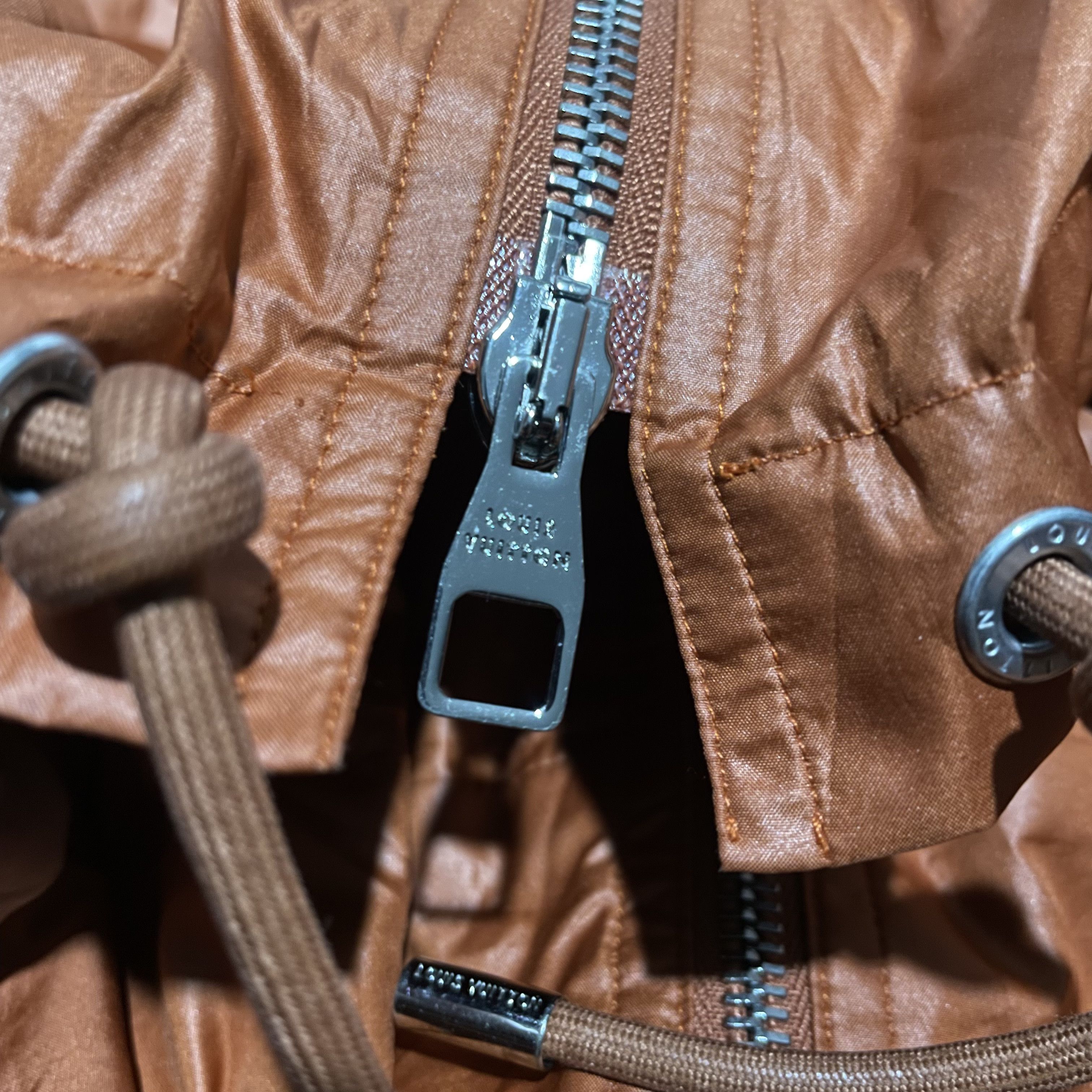 Louis Vuitton Louis Vuitton Parkas Jacket Transformable Waist Bag Size US L / EU 52-54 / 3 - 12 Thumbnail