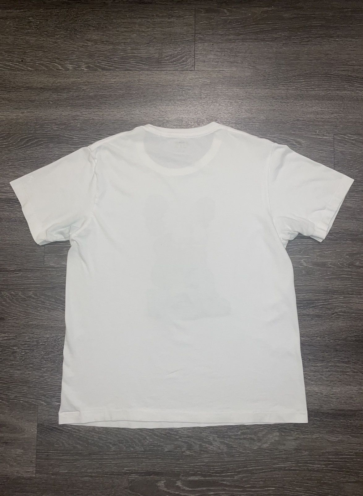 Japanese Brand × Kaws × Uniqlo KAWS X UNIQLO "PASSING THROUGH" WHITE TEE Size US M / EU 48-50 / 2 - 3 Thumbnail