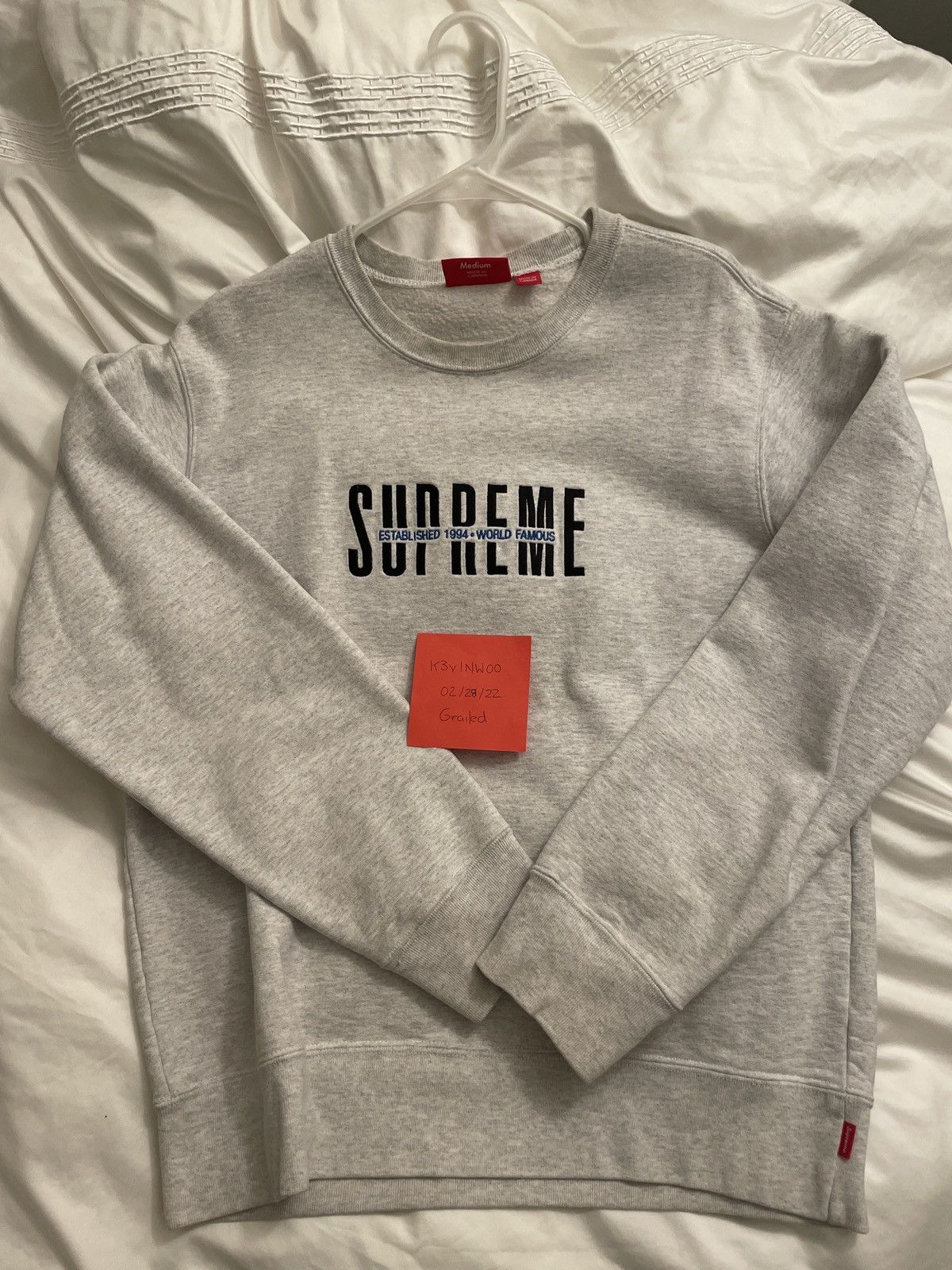 supreme world famous crewneck M-