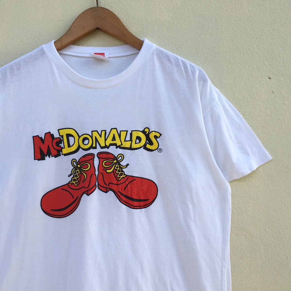 Vintage Vintage MCDONALDS SHOES DESIGN T-shirt Size US L / EU 52-54 / 3 - 3 Thumbnail