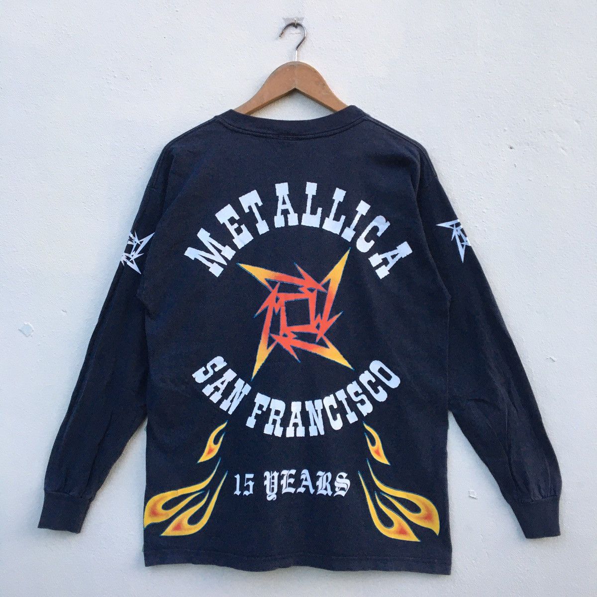 Band Tees × Metallica × Vintage Vintage METALLICA 15TH YEARS ANNIVERSARY LONGSLEEVE T-shirt Size US L / EU 52-54 / 3 - 1 Thumbnail