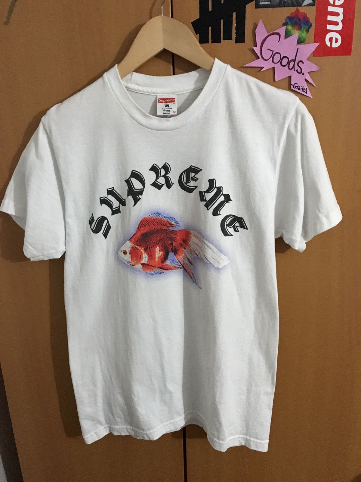 Supreme Supreme Gold Fish T Shirt Tee White Median Size US M / EU 48-50 / 2 - 1 Thumbnail