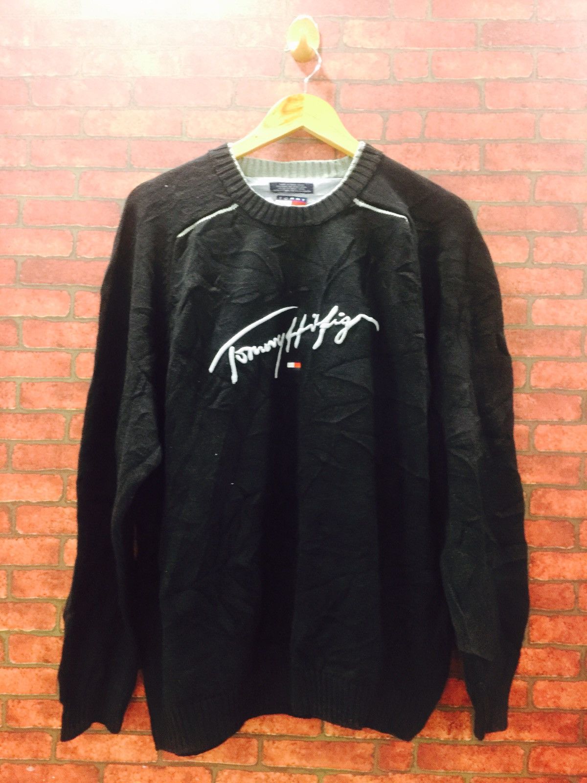Tommy Hilfiger × Vintage TOMMY HILFIGER big logo Sweater Knitwear Vintage Size US L / EU 52-54 / 3 - 1 Thumbnail