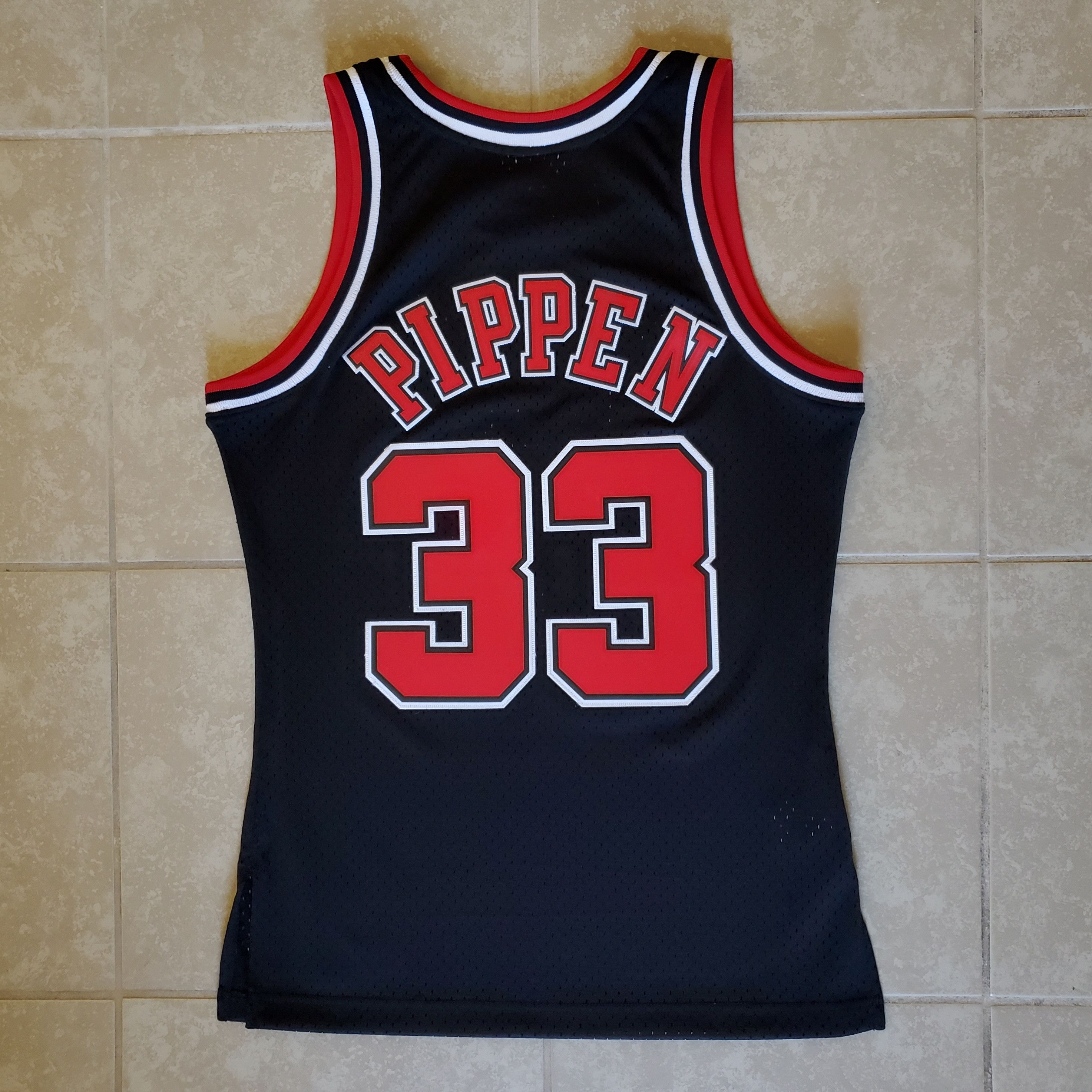 Mitchell & Ness × NBA × Vintage SCOTTIE PIPPEN JERSEY Size US S / EU 44-46 / 1 - 11 Thumbnail