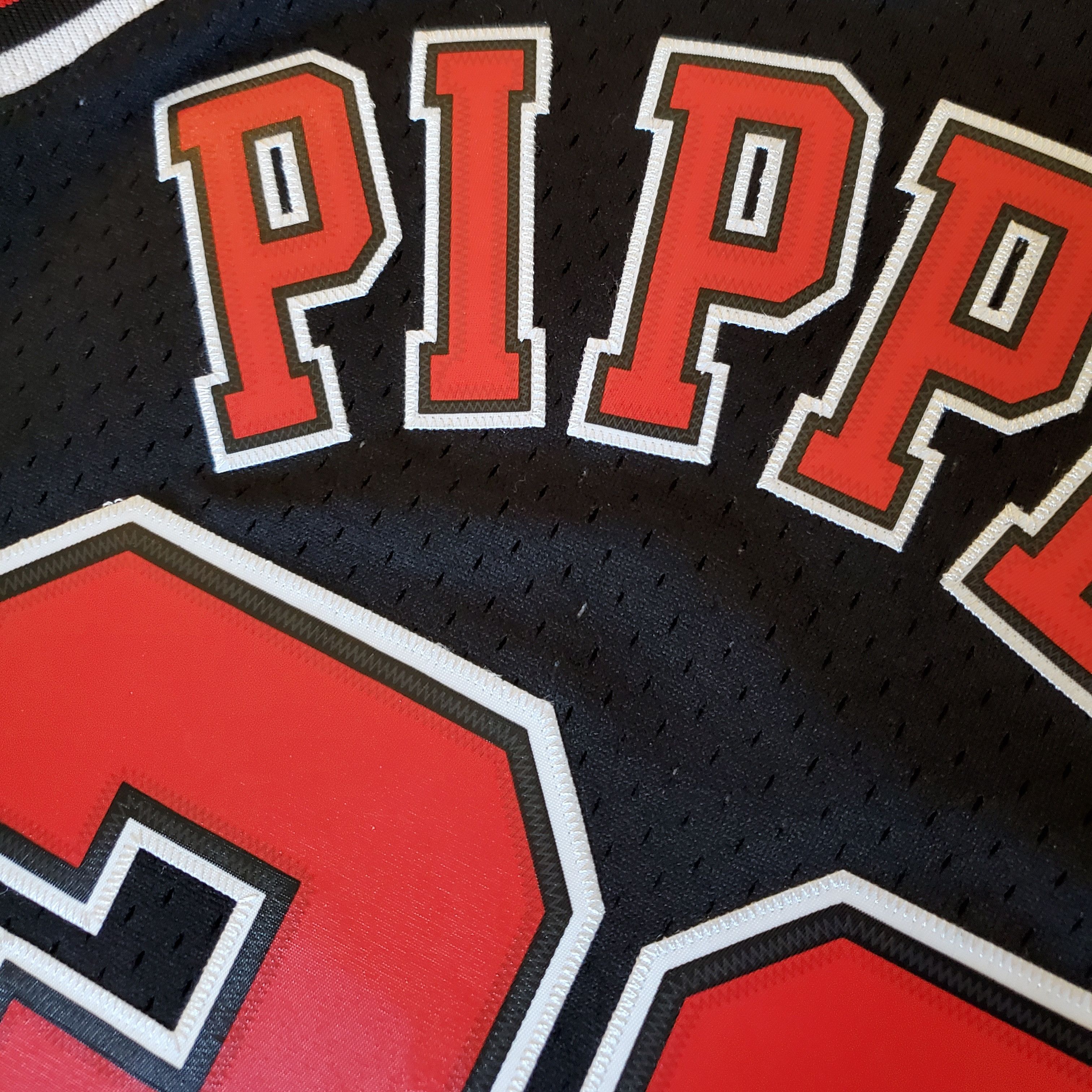 Mitchell & Ness × NBA × Vintage SCOTTIE PIPPEN JERSEY Size US S / EU 44-46 / 1 - 16 Thumbnail