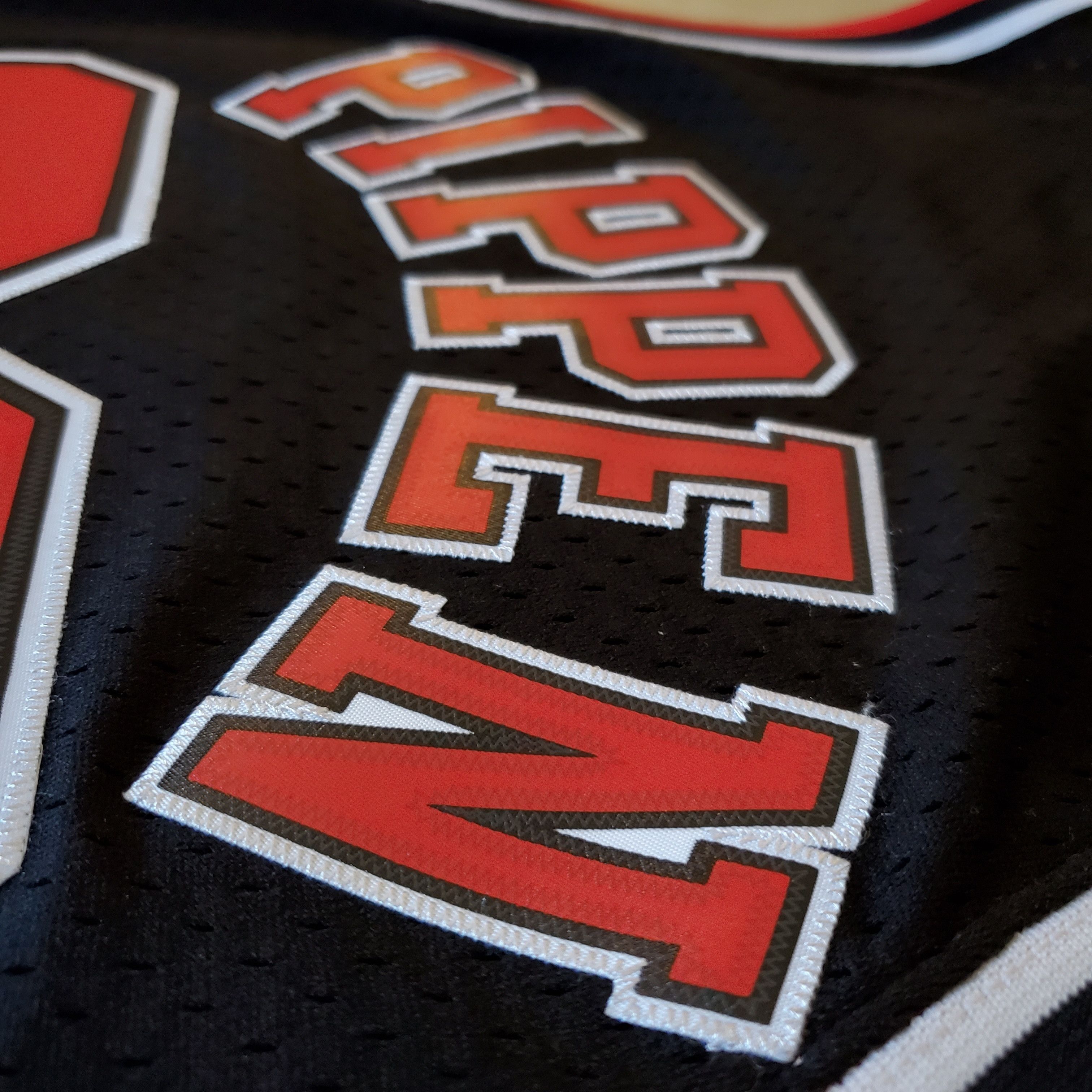 Mitchell & Ness × NBA × Vintage SCOTTIE PIPPEN JERSEY Size US S / EU 44-46 / 1 - 18 Thumbnail