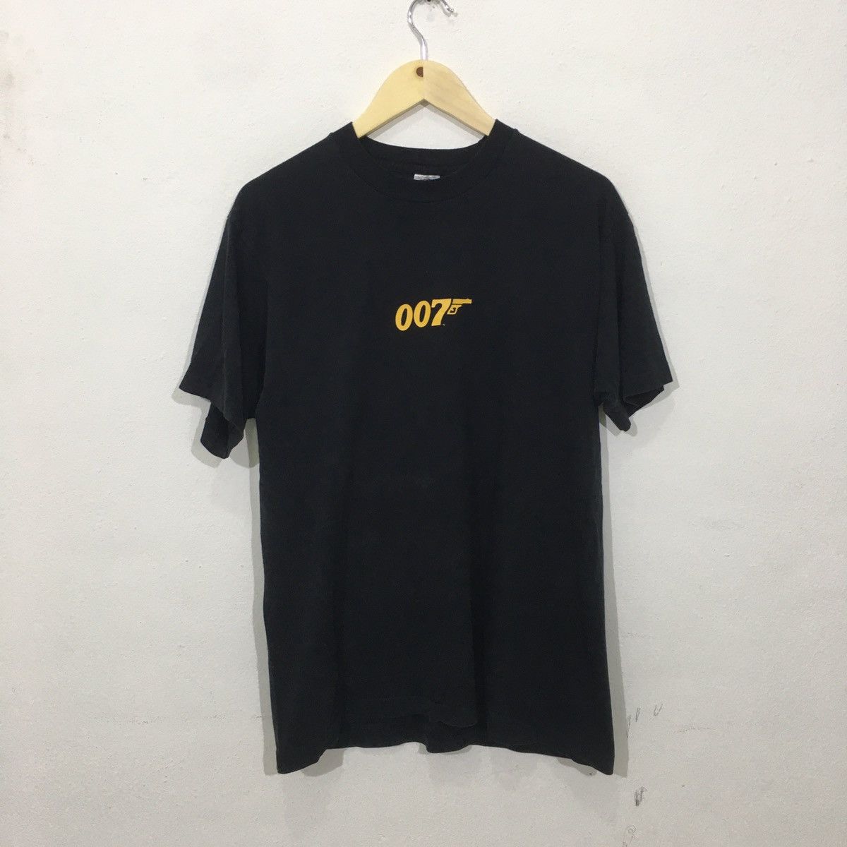 Vintage Vintage 90s James Bond 007 Goldeneye Action Tshirt Size US L / EU 52-54 / 3 - 6 Thumbnail