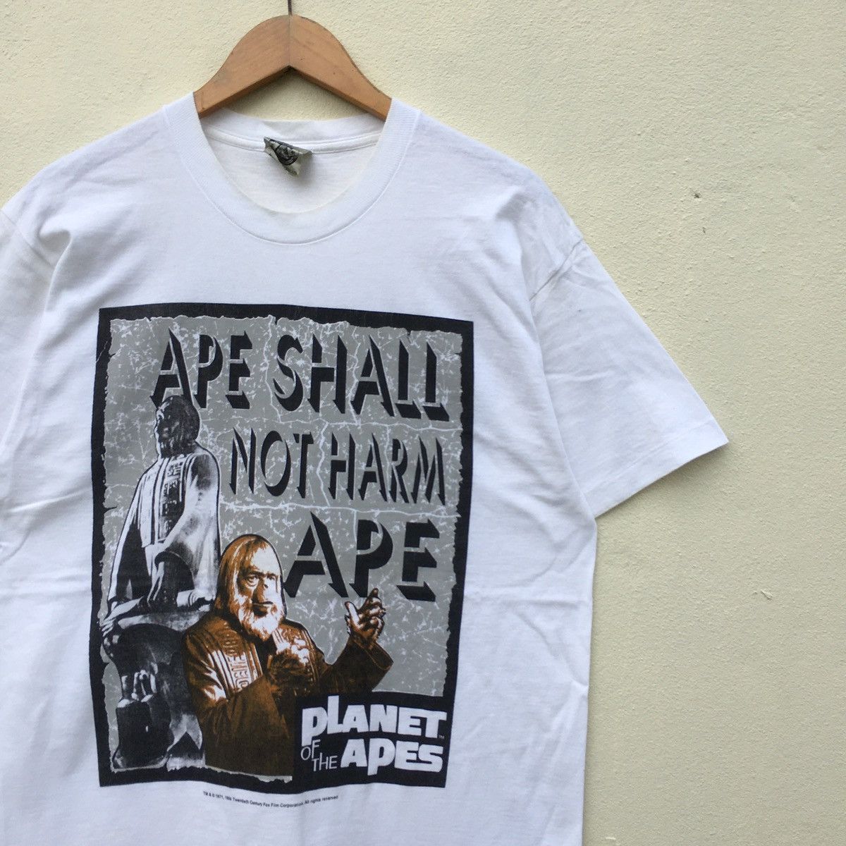 Vintage Vintage PLANET OF THE APE MOSQUITOHEAD T-shirt Size US L / EU 52-54 / 3 - 3 Thumbnail