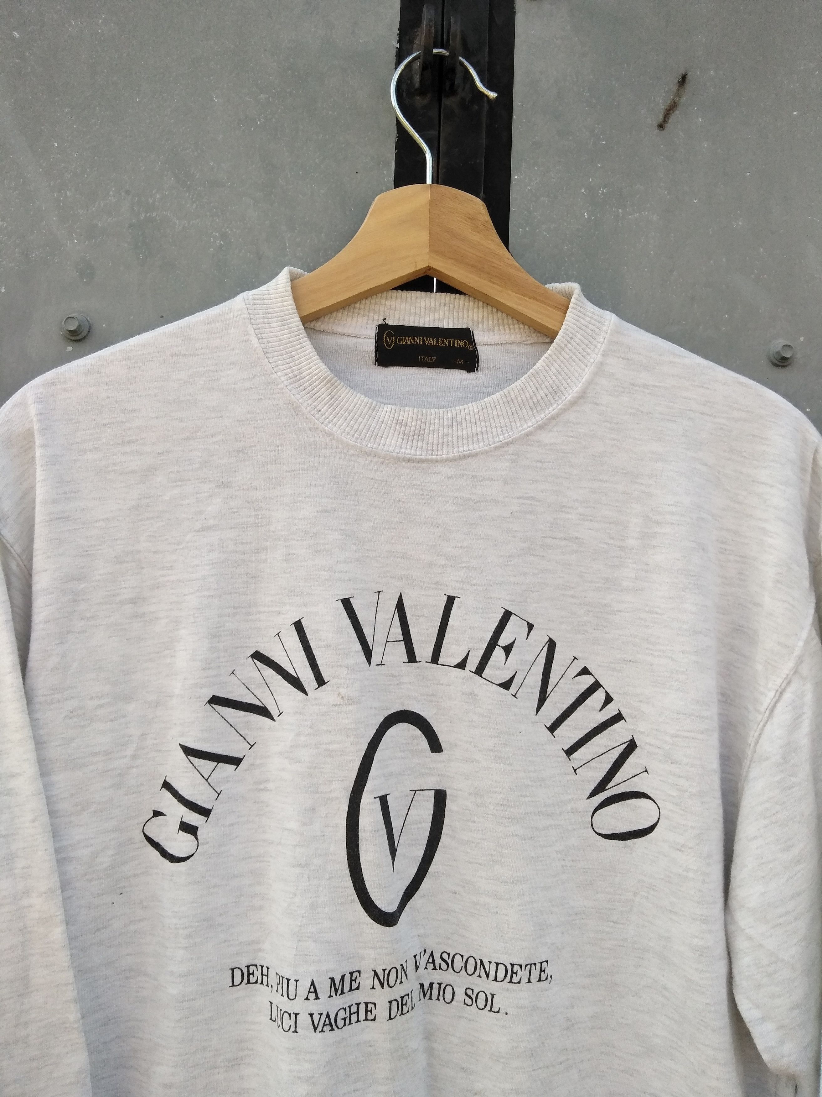 Gianni Valentino 💥VTG 90s GIANNI VALENTINO BIG LOGO LS T SHIRTS Size US M / EU 48-50 / 2 - 3 Thumbnail