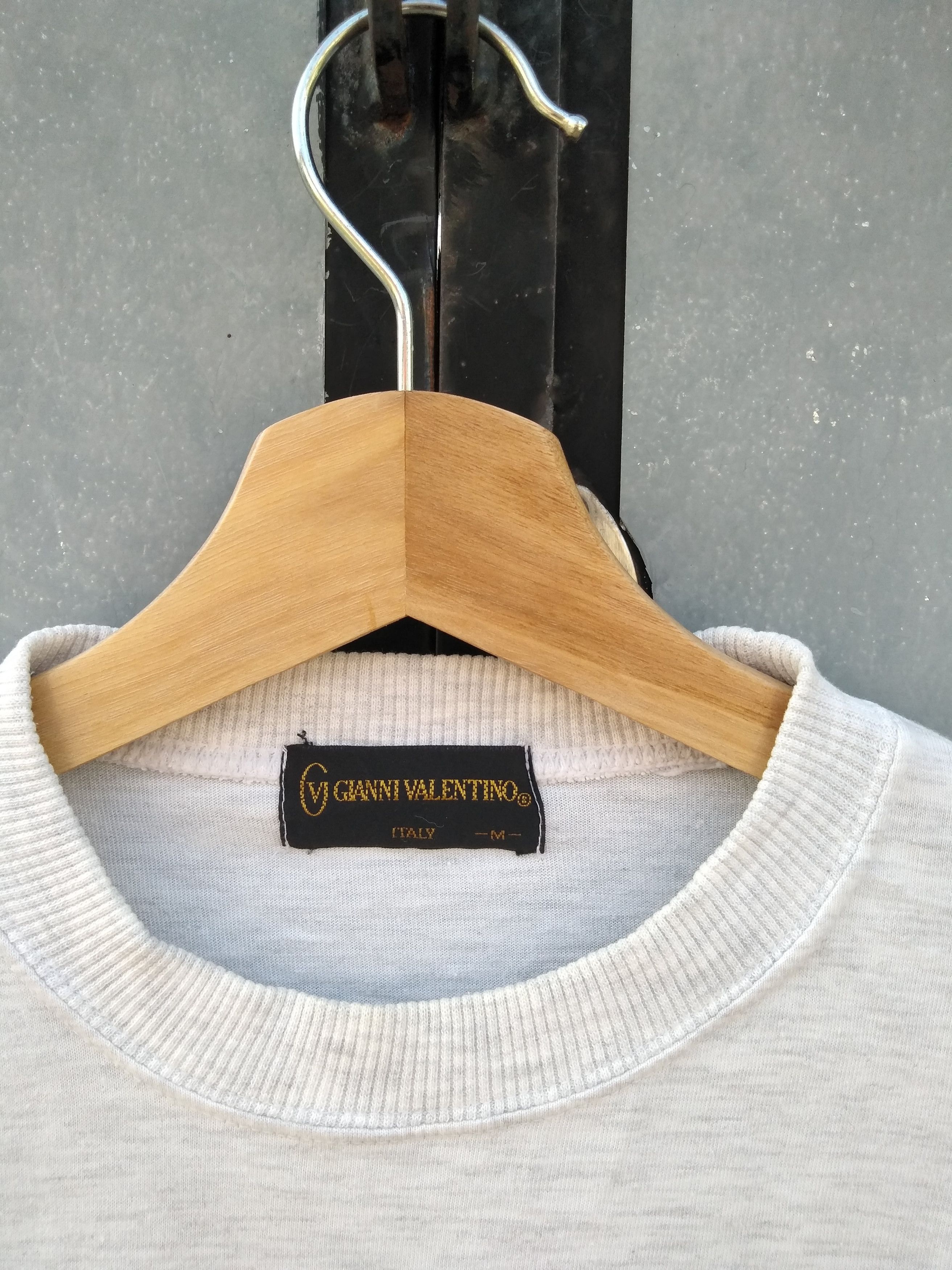 Gianni Valentino 💥VTG 90s GIANNI VALENTINO BIG LOGO LS T SHIRTS Size US M / EU 48-50 / 2 - 4 Thumbnail