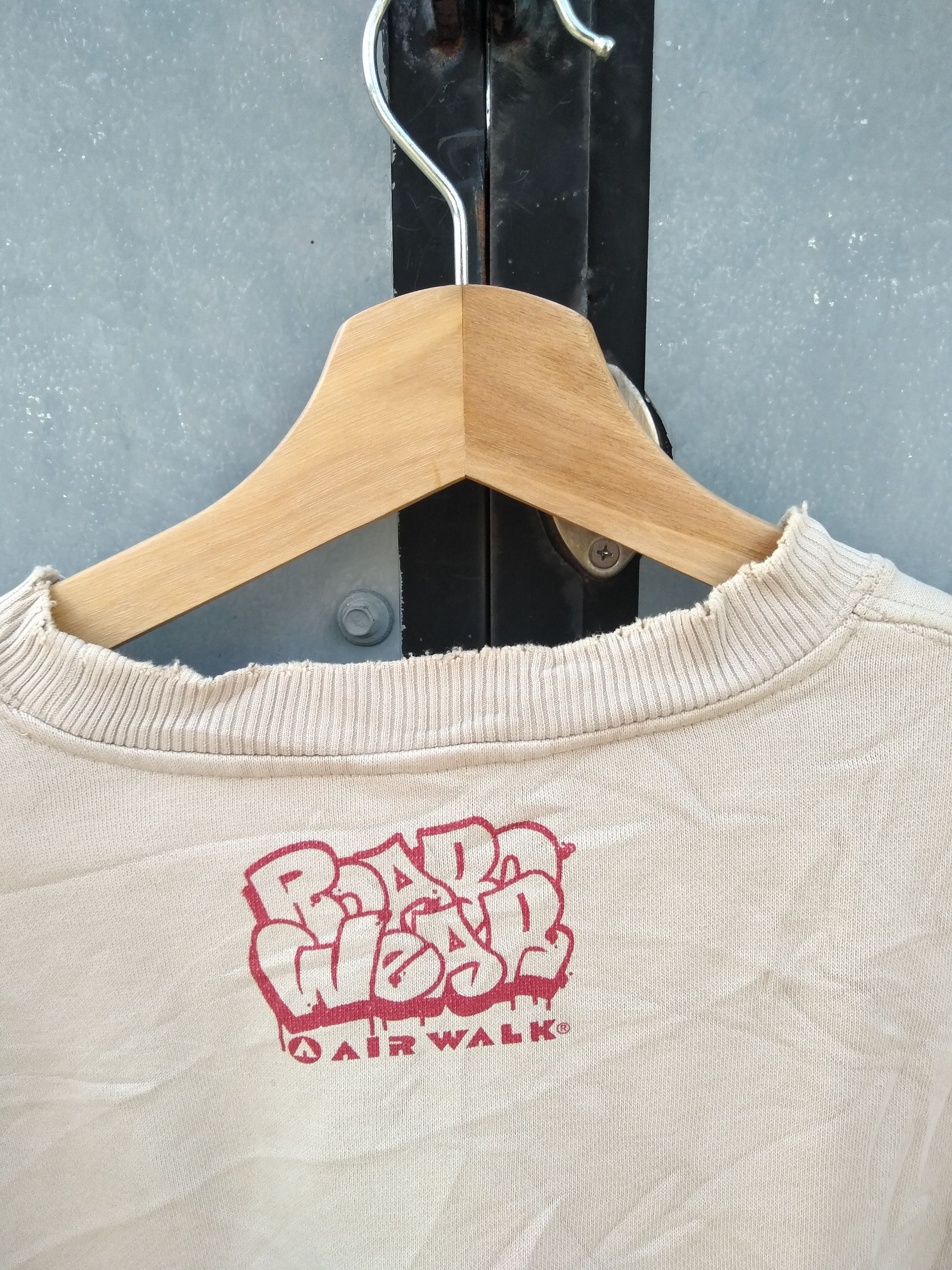 Airwalk VTG 90s AIRWALK BOARD WEAR SKATES DISTRESSED SWEATSHIRTS Size US L / EU 52-54 / 3 - 7 Thumbnail