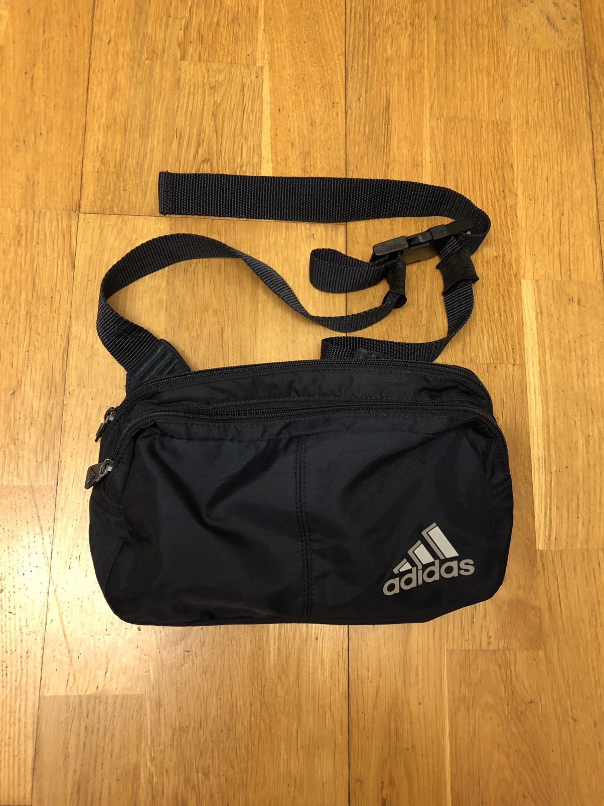 Vintage ADIDAS CLASSIC RETRO VINTAGE SPORT LIGHT SMALL SHOULDER BAG Size ONE SIZE - 1 Thumbnail