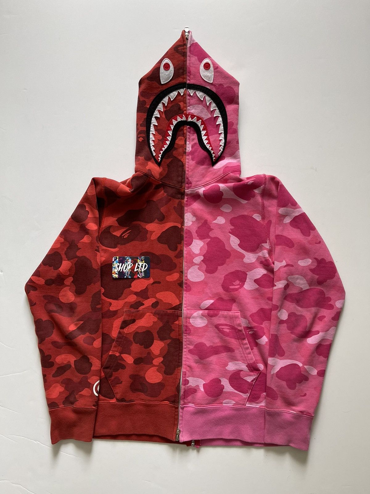 Red camo hot sale bape hoodie