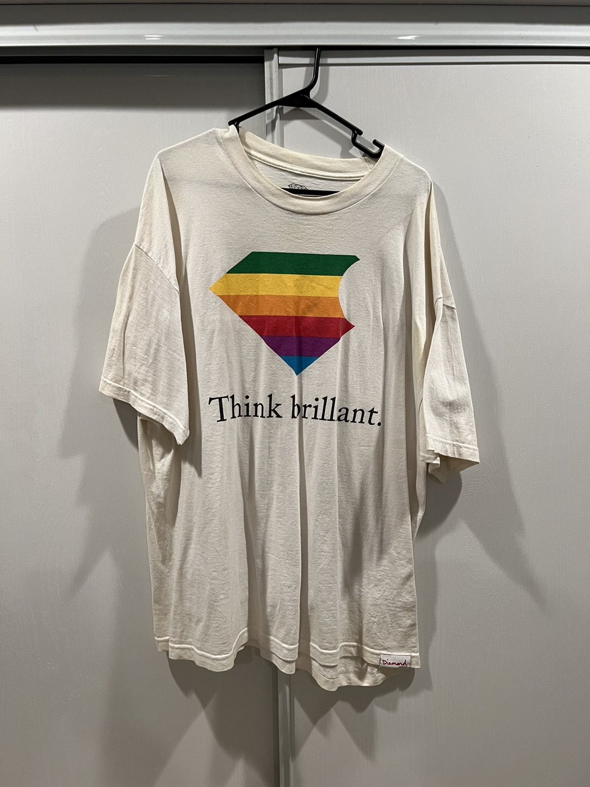 Diamond Supply Co. Diamond Supply Co Apple Think Brilliant Tee Size US XXL / EU 58 / 5 - 1 Thumbnail