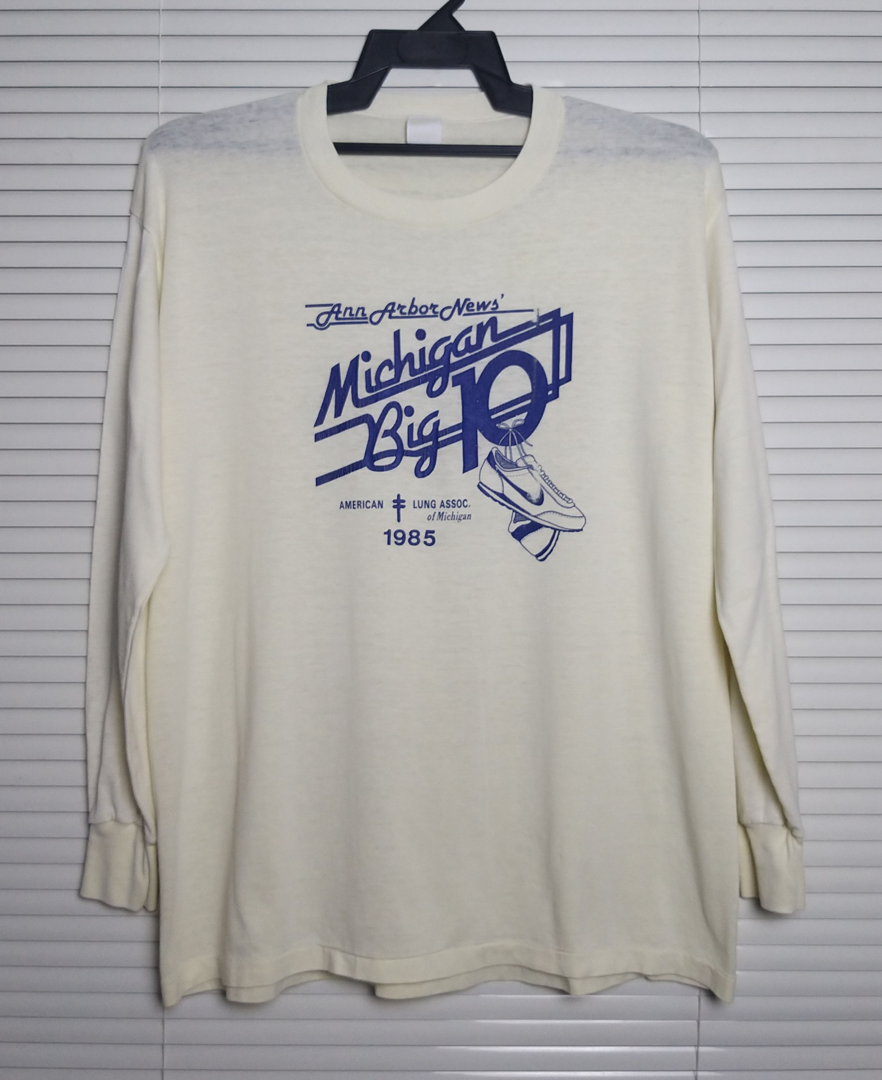 Vintage RARE🔥🔥VTG 80'S MICHIGAN BIG 10 RUN NIKE SHOES L/S SHIRT Size US L / EU 52-54 / 3 - 3 Thumbnail