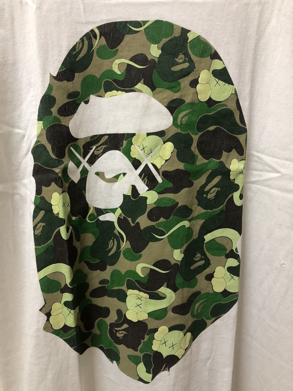 Bape × Kaws BAPE x KAWS BENDY CAMO BIG APE HEAD TEE Size US M / EU 48-50 / 2 - 2 Thumbnail