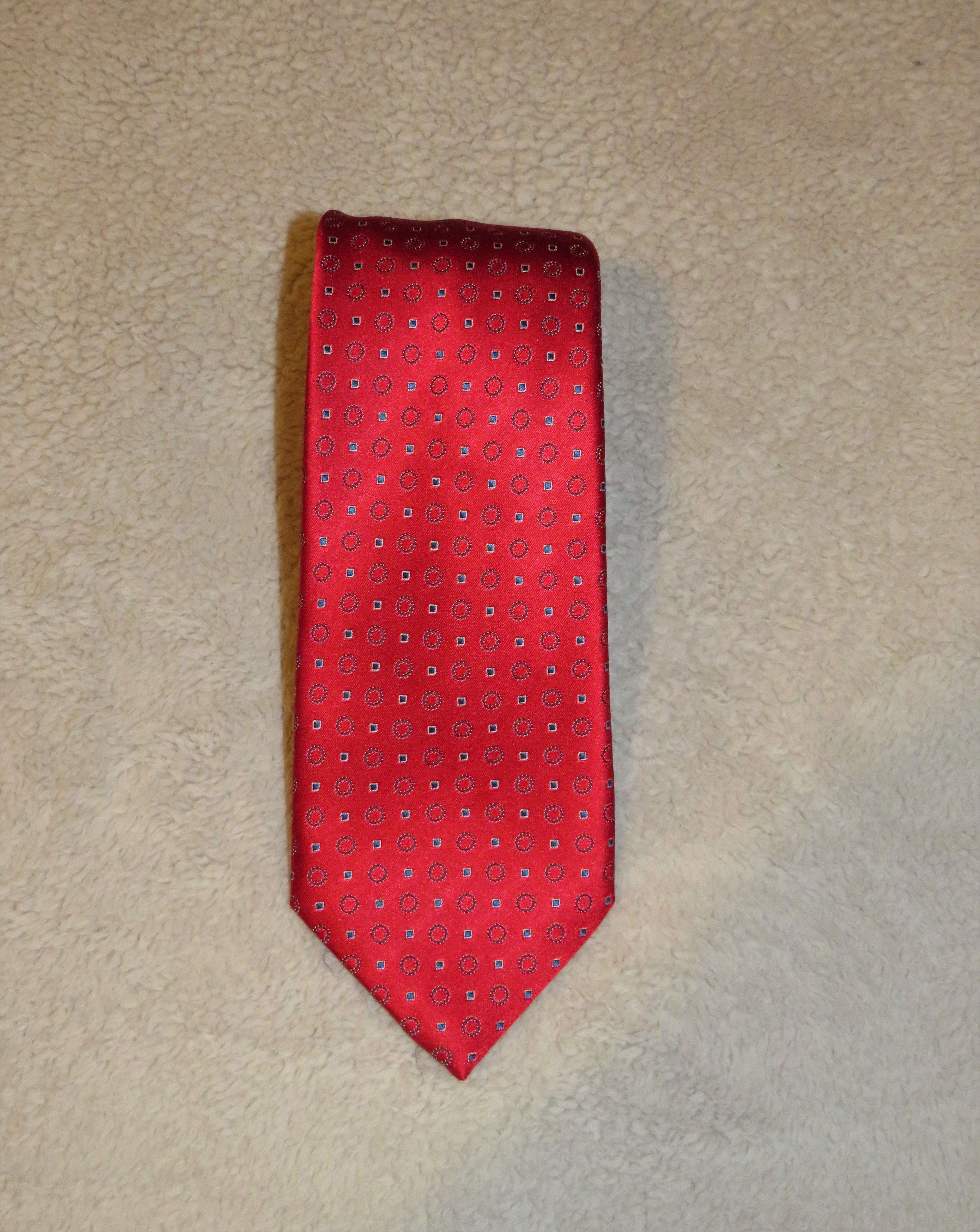 Red Oval Geometric Classic Width Silver Edition Silk Tie