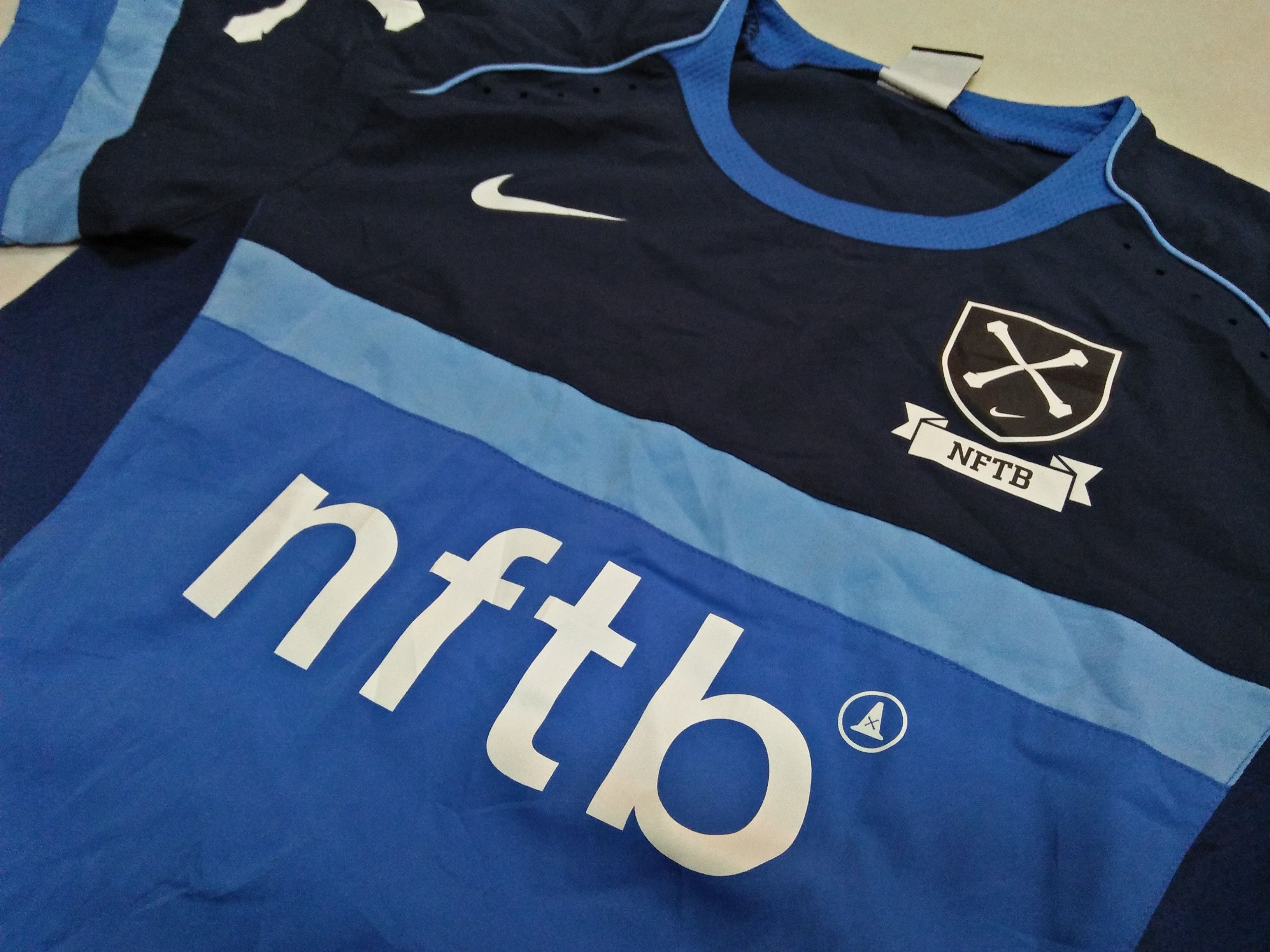Nike NIKE NFTB Printed Big Skulls Graphic Blue Jersey Tee Size US S / EU 44-46 / 1 - 5 Thumbnail