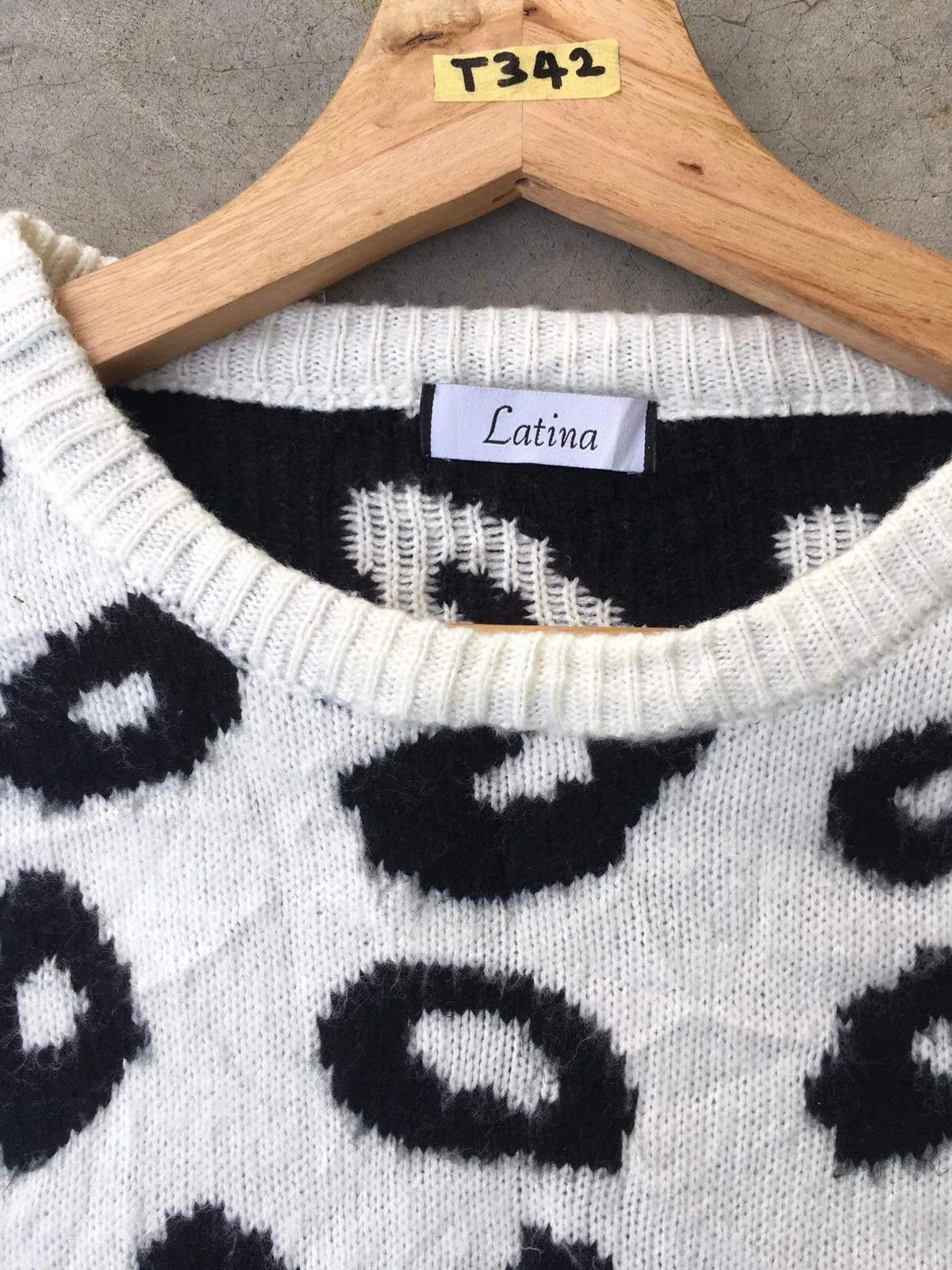 Designer 📌Japanese LATINA Leopard Design Pullover Knitting Pattern Size US M / EU 48-50 / 2 - 7 Thumbnail