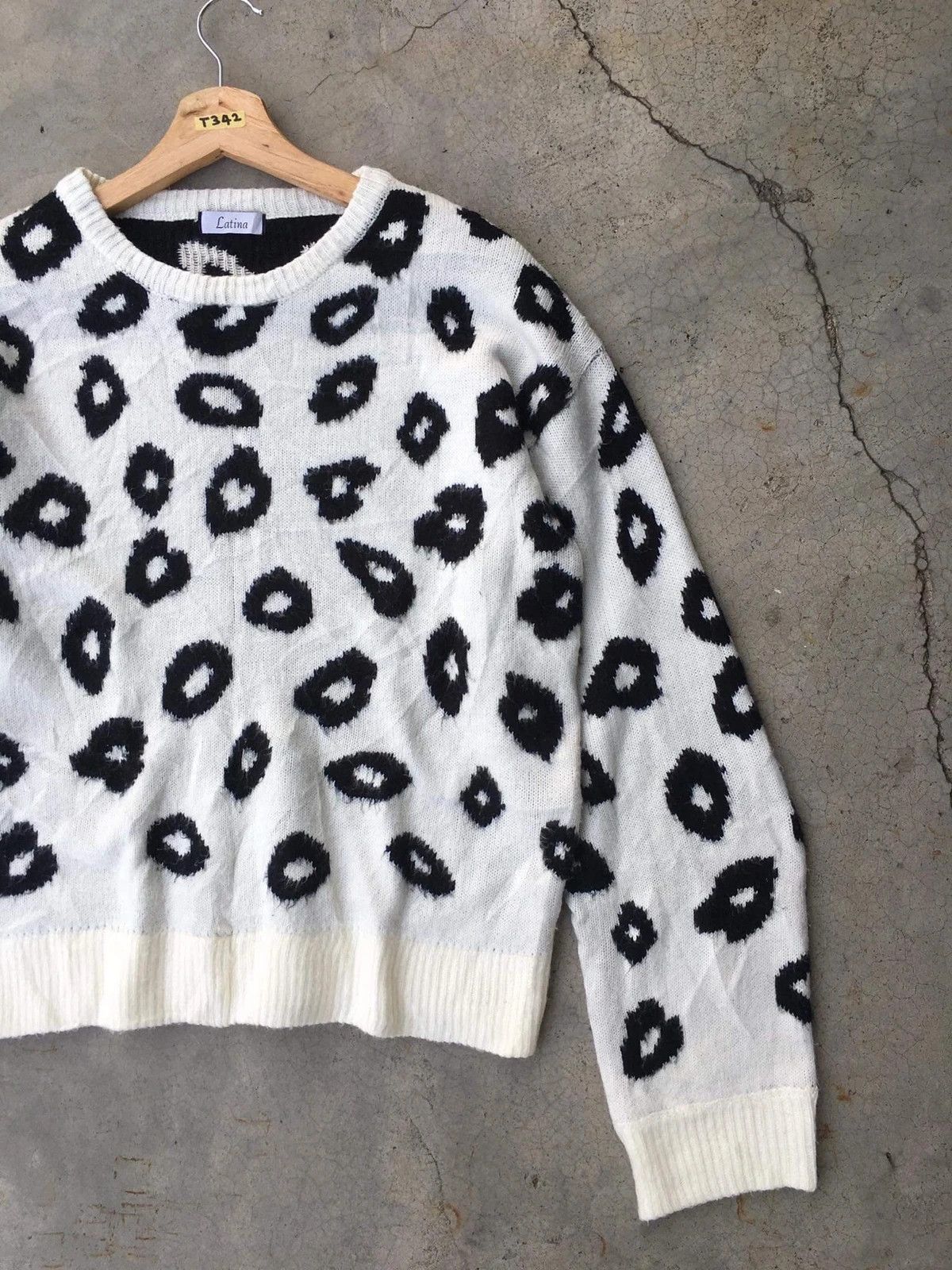 Designer 📌Japanese LATINA Leopard Design Pullover Knitting Pattern Size US M / EU 48-50 / 2 - 5 Thumbnail