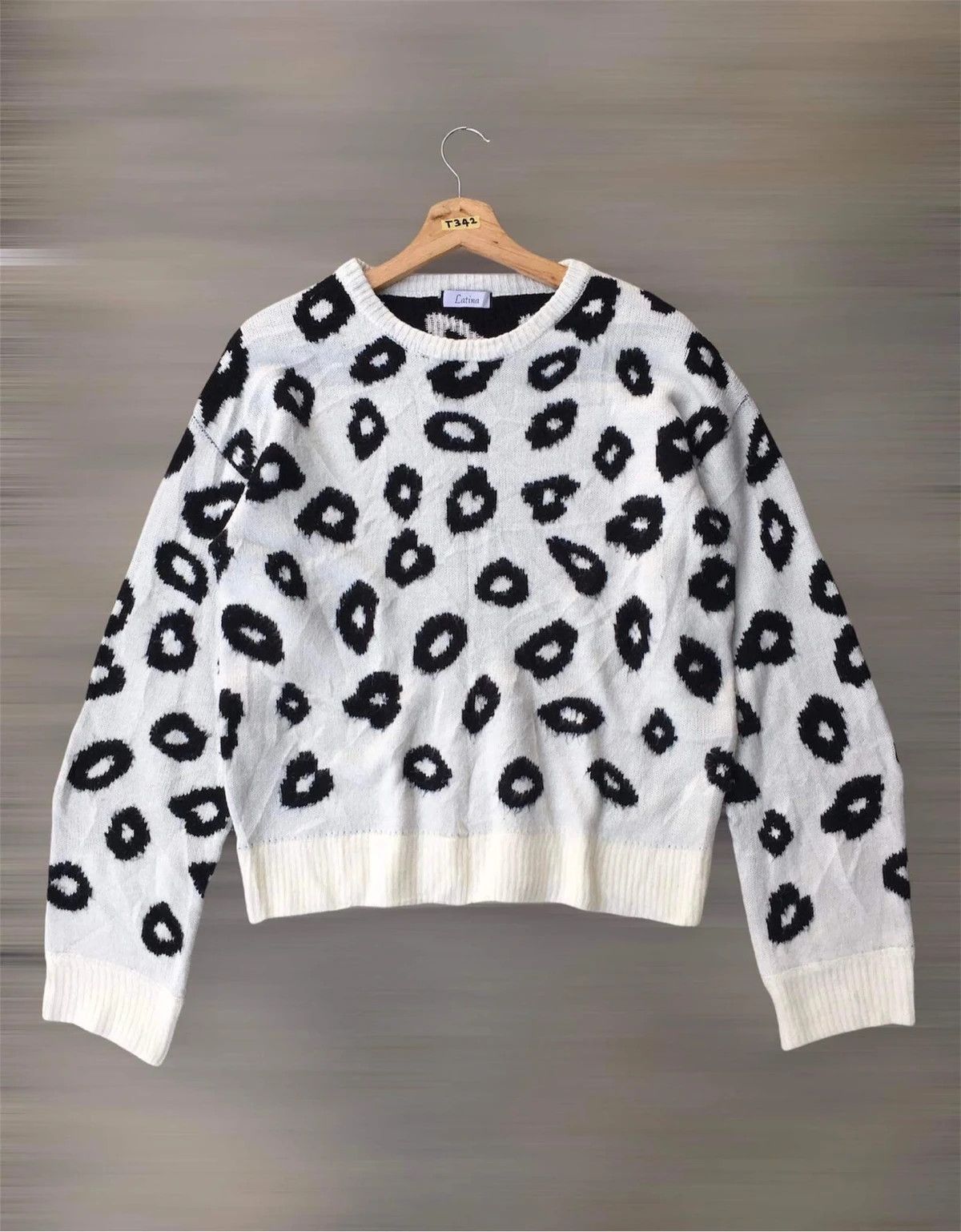 Designer 📌Japanese LATINA Leopard Design Pullover Knitting Pattern Size US M / EU 48-50 / 2 - 1 Thumbnail
