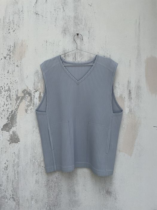 Issey Miyake Final Price Drop ❗️Issey Miyake Homme Plisse Grey V-Neck Vest Size US L / EU 52-54 / 3 - 1 Preview