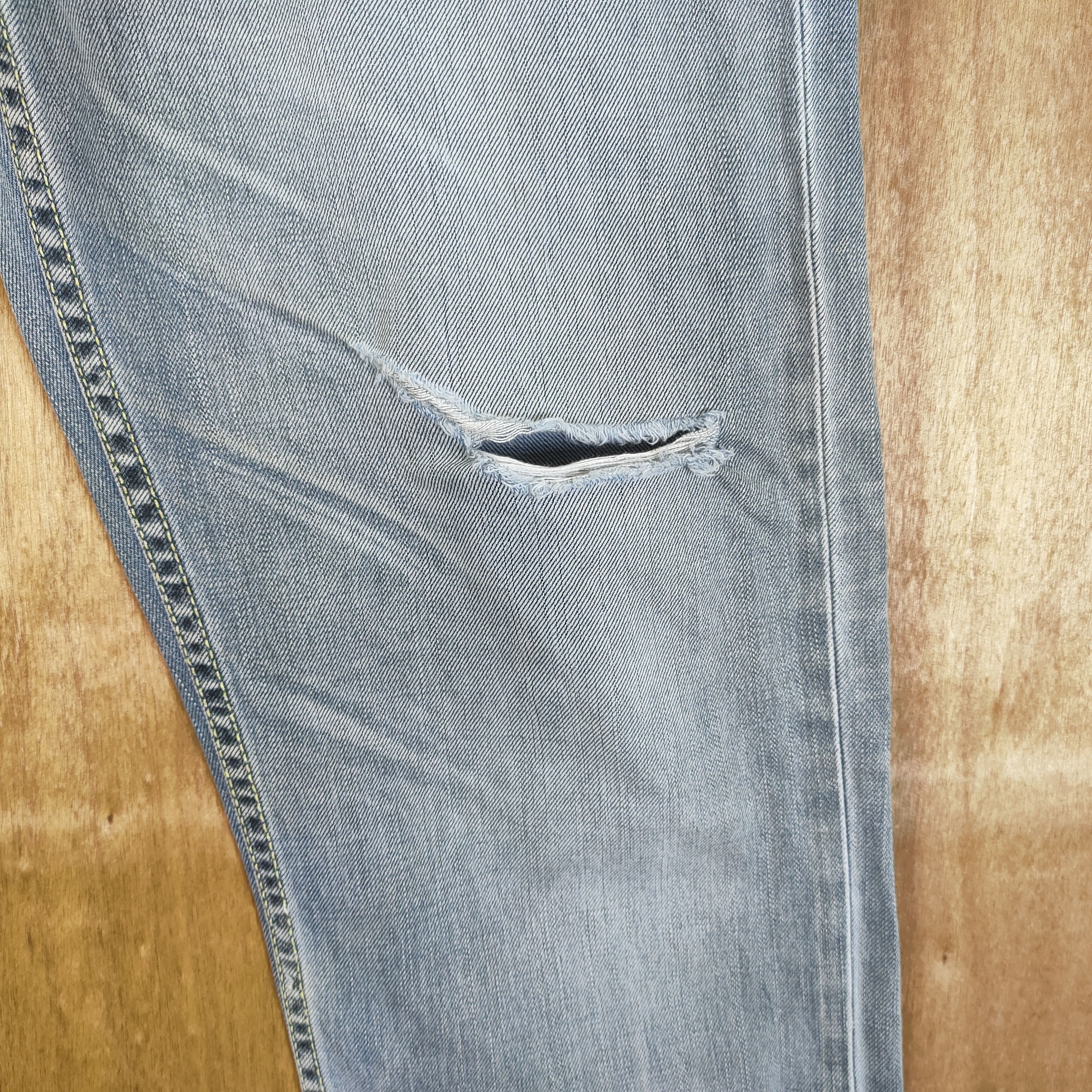 Levi's Vintage Clothing LEVI'S FADED LIGHT BLUE JEANS DENIM PANTS Size US 34 / EU 50 - 7 Thumbnail