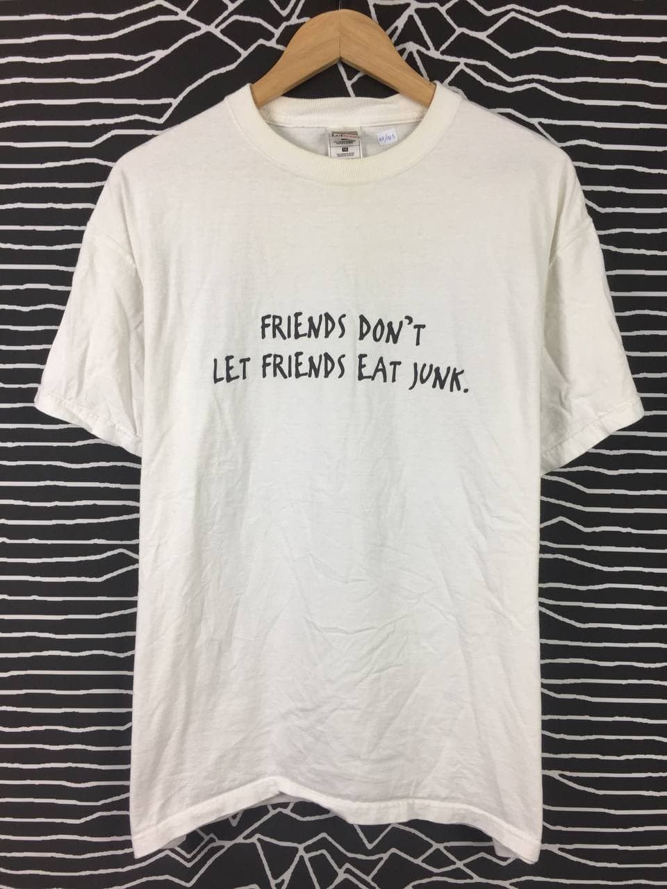 Fruit Of The Loom Friends Dont Let Friends Eat Junk Quote Wording Tee Size US XL / EU 56 / 4 - 2 Thumbnail