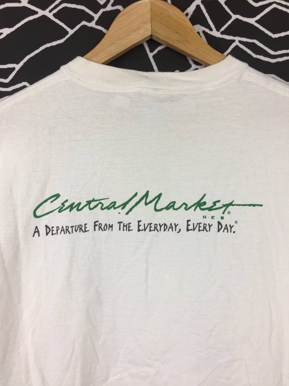Fruit Of The Loom Friends Dont Let Friends Eat Junk Quote Wording Tee Size US XL / EU 56 / 4 - 8 Thumbnail