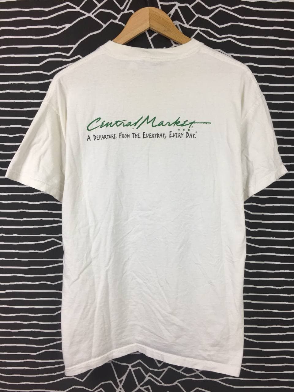 Fruit Of The Loom Friends Dont Let Friends Eat Junk Quote Wording Tee Size US XL / EU 56 / 4 - 4 Thumbnail
