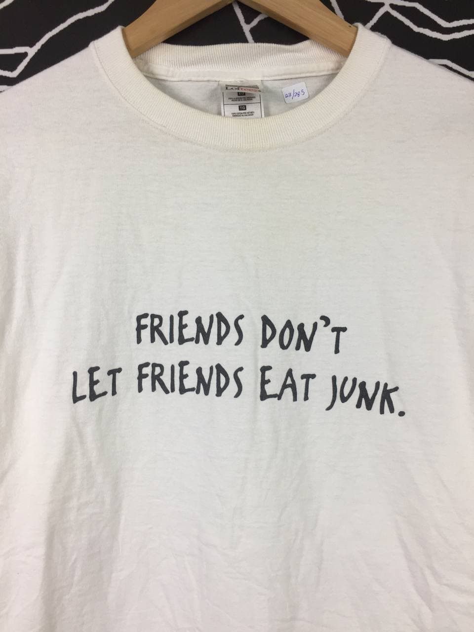 Fruit Of The Loom Friends Dont Let Friends Eat Junk Quote Wording Tee Size US XL / EU 56 / 4 - 3 Thumbnail