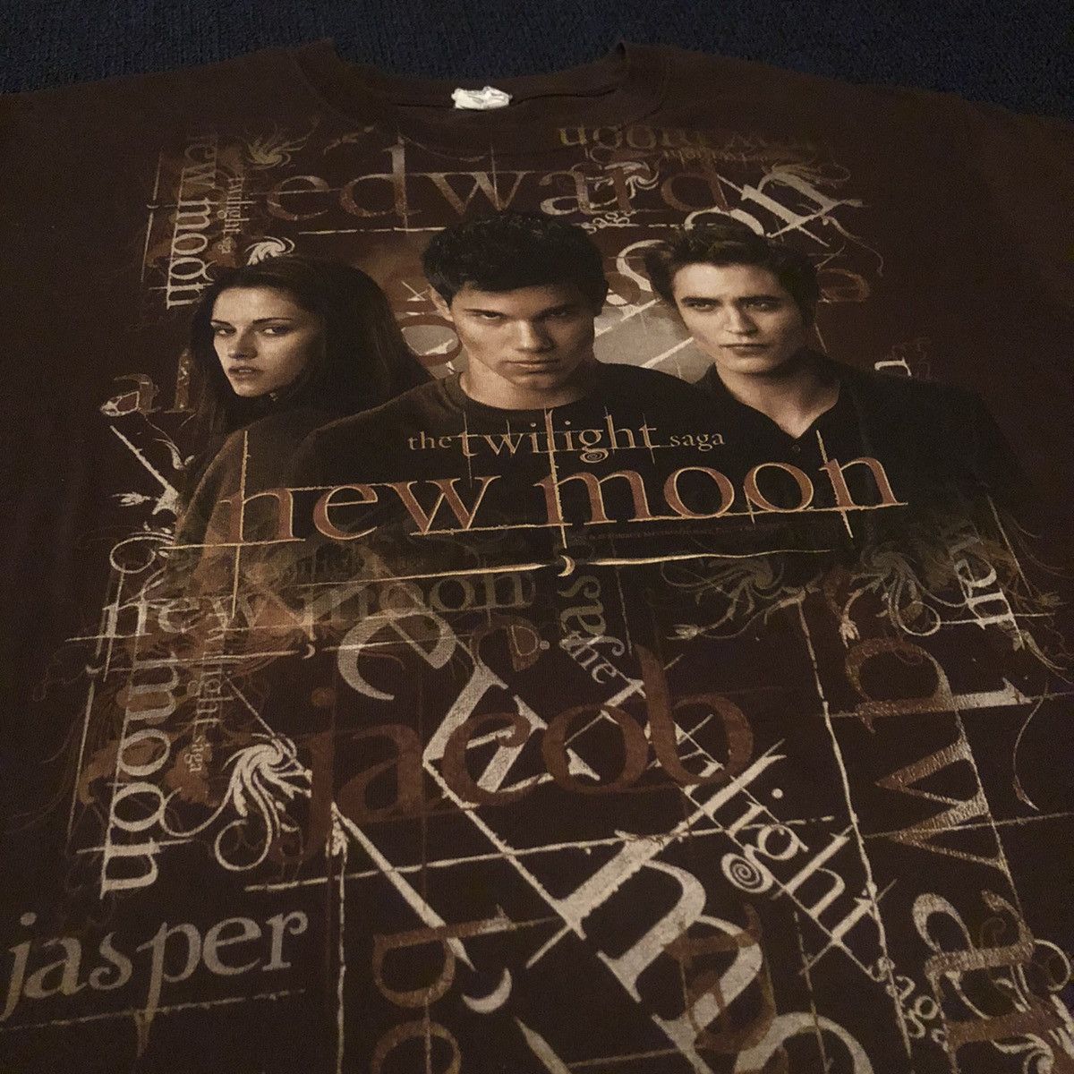 Vintage The Twilight Saga New Moon Promo All Over Logo Tee